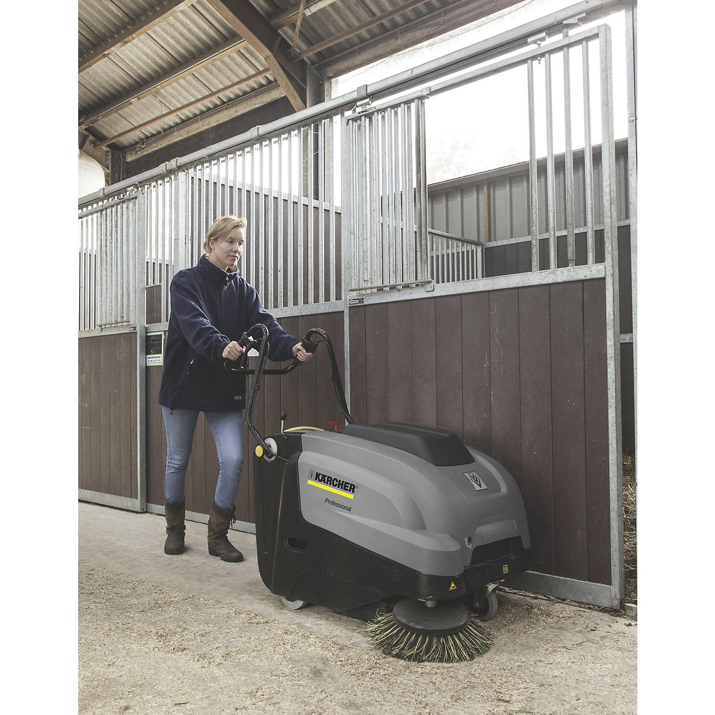 Walk-behind vacuum sweeper, KM 75/40 W G, weight 84 kg.