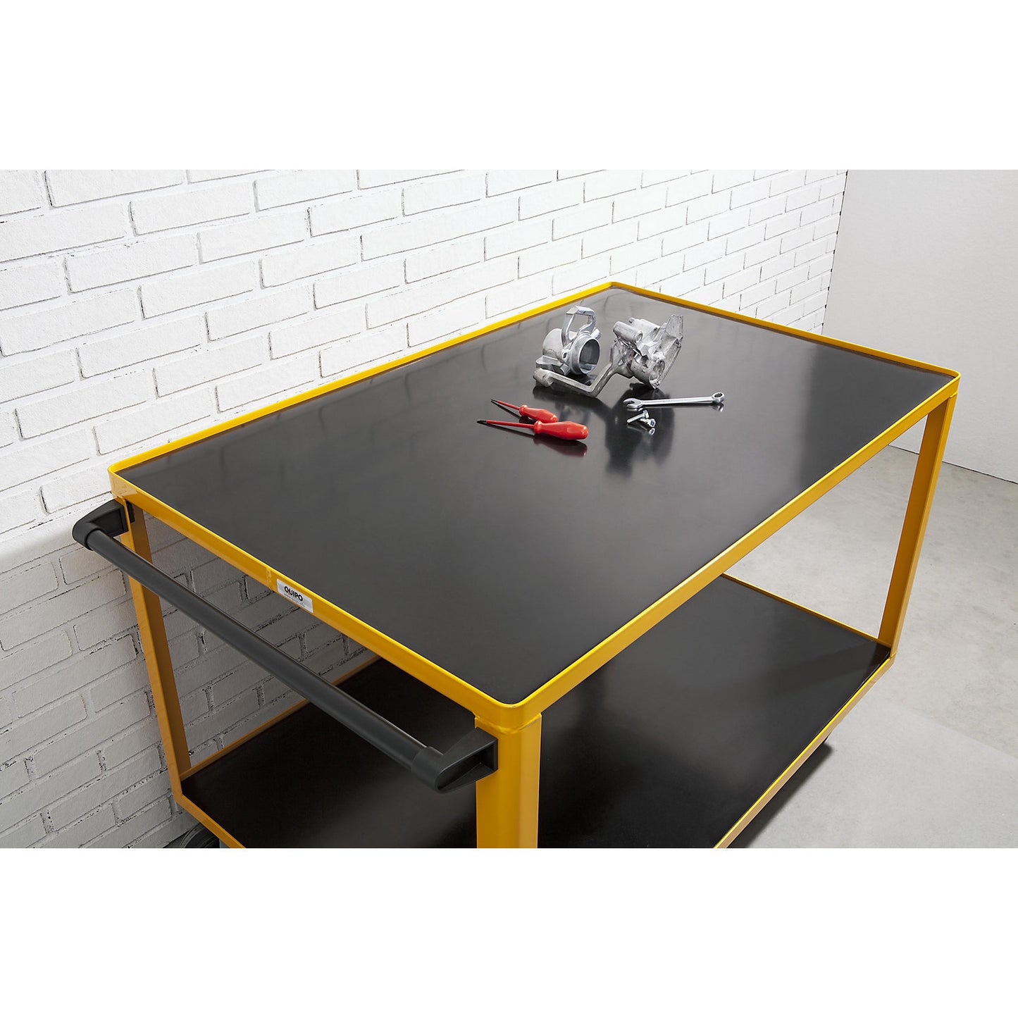 Standard industrial rubber, per metre, max. roll length 10 m, height 4.5 mm.