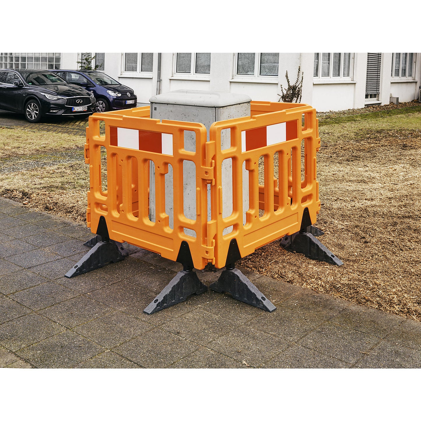 Plastic barrier fencing, length 1.1 m, orange.