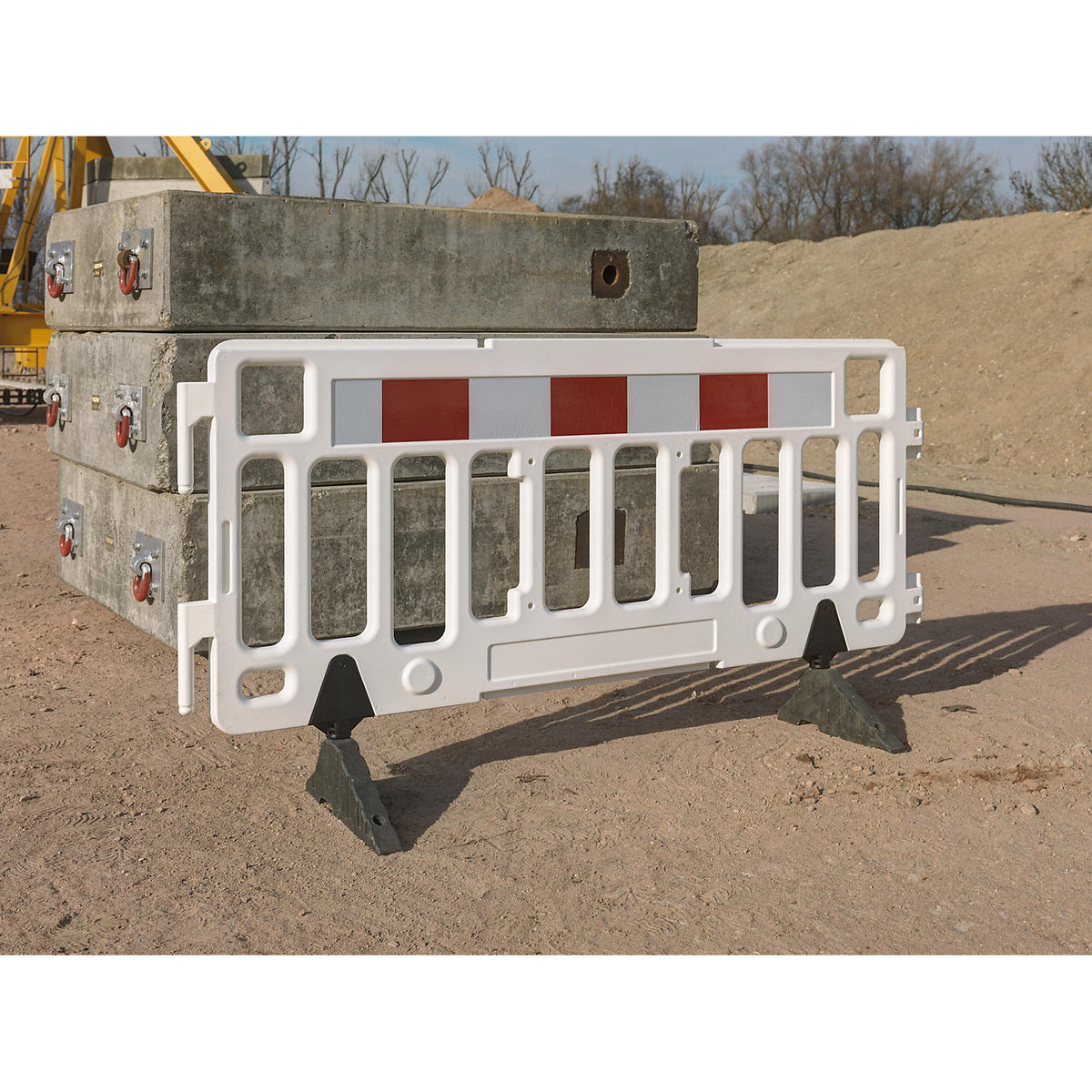 Plastic barrier fencing, length 2 m, white.