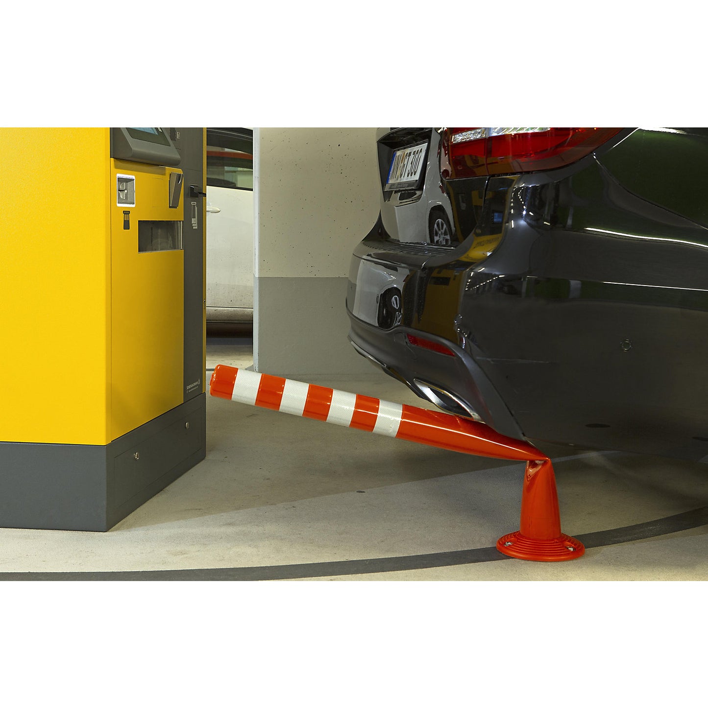 High visibility marking, bending, pack of 2, height 750 mm, black/yellow.