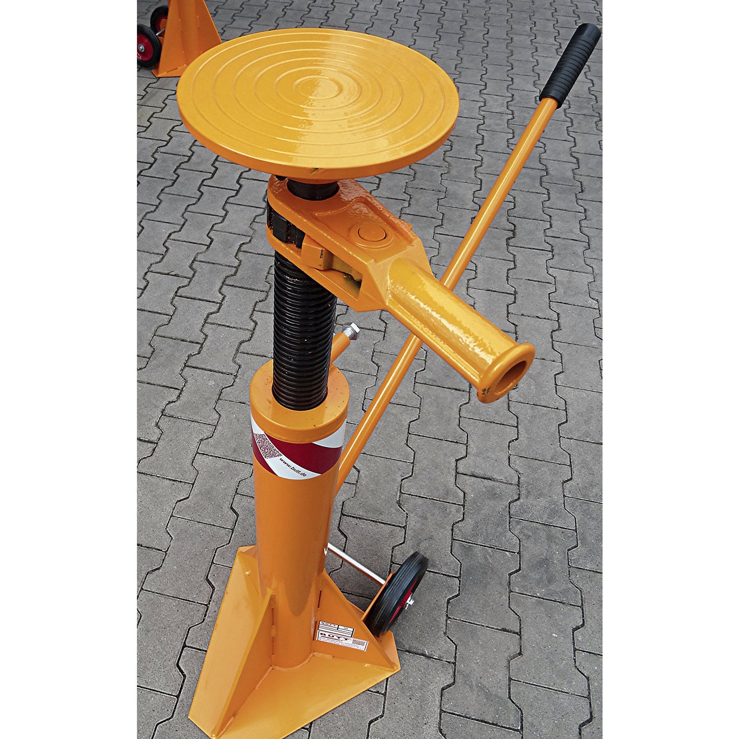 Loading support for semi-trailers, max. load 30 t, contact surface Ø 200 mm.