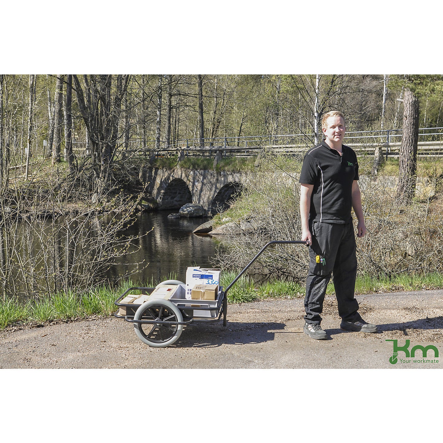 Professional hand truck, with puncture proof tyres, max. load 150 kg.