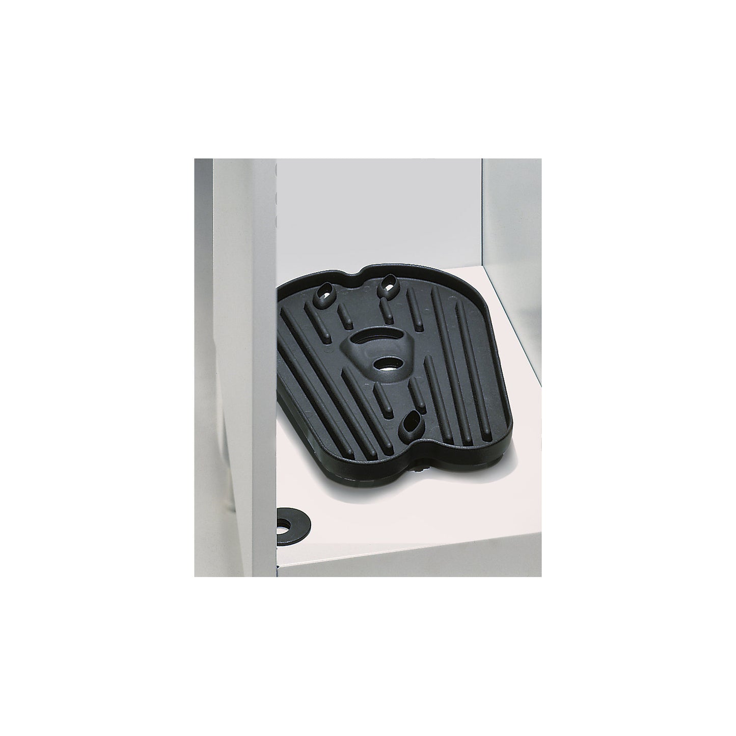 Shoe tray, made of plastic, removable.