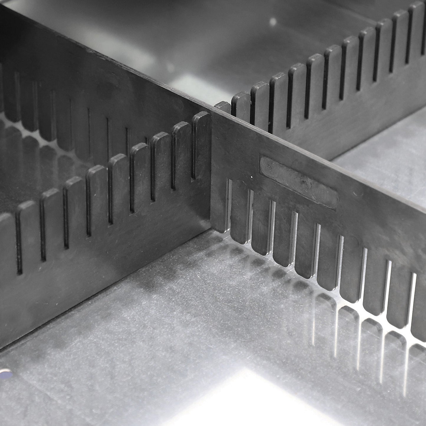 Drawer division, 1 longitudinal and 2 cross dividers, made of plastic.