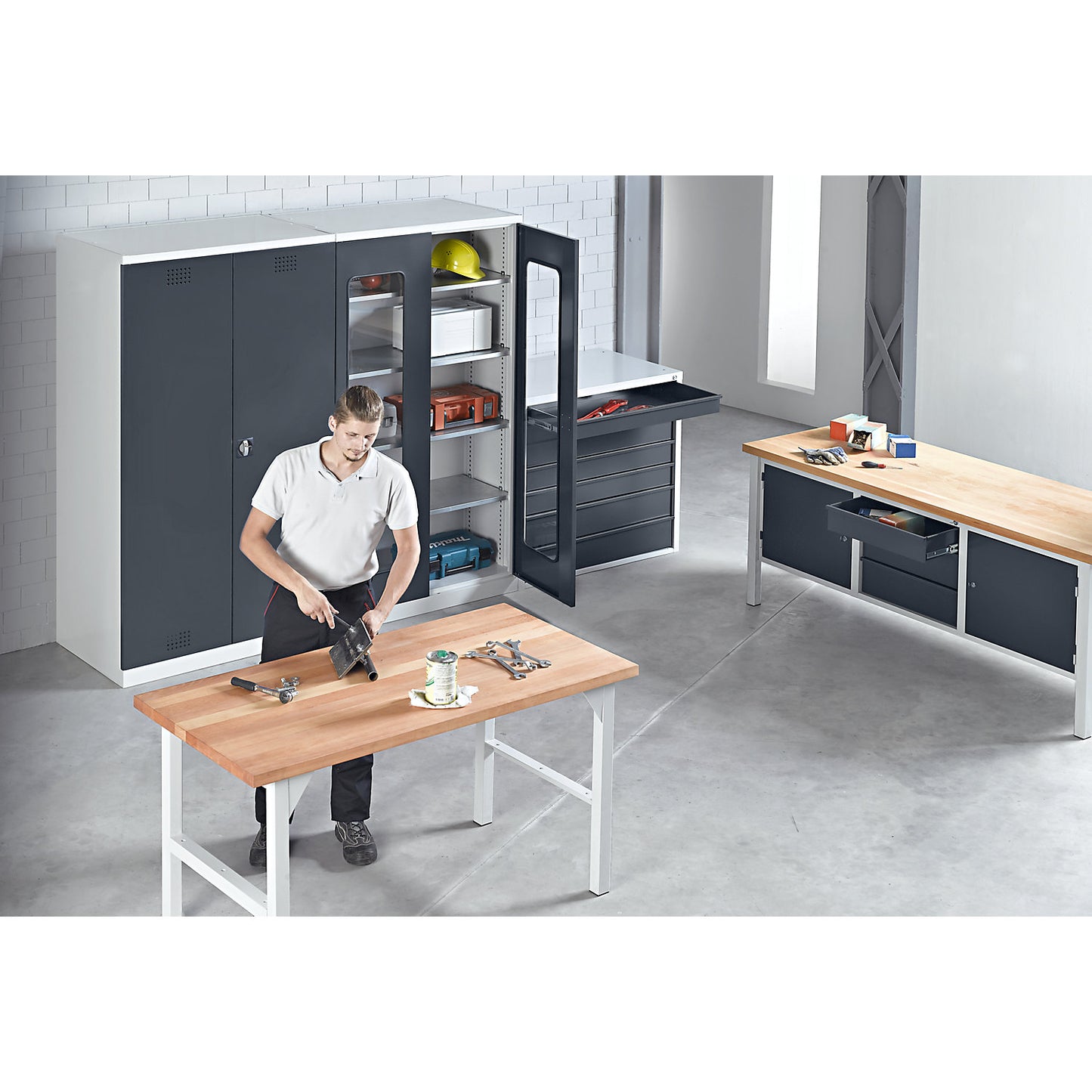 Workbench, width 2000 mm, 3 drawers 1 x 125 / 2 x 175 mm, 1 x 475 mm door, light grey/charcoal.