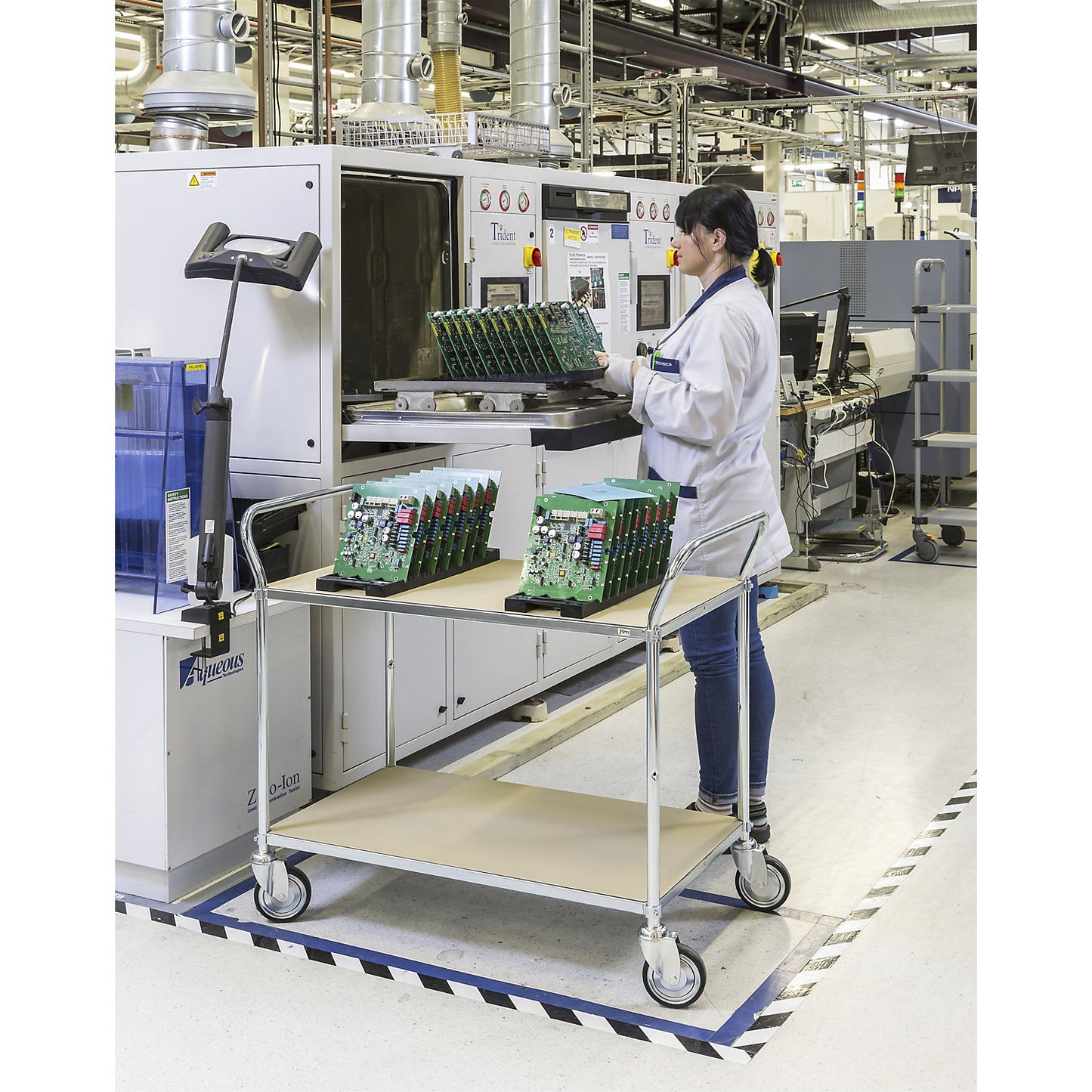 ESD shelf truck, 4 swivel castors, 2 platforms, LxWxH 1070 x 585 x 940 mm.