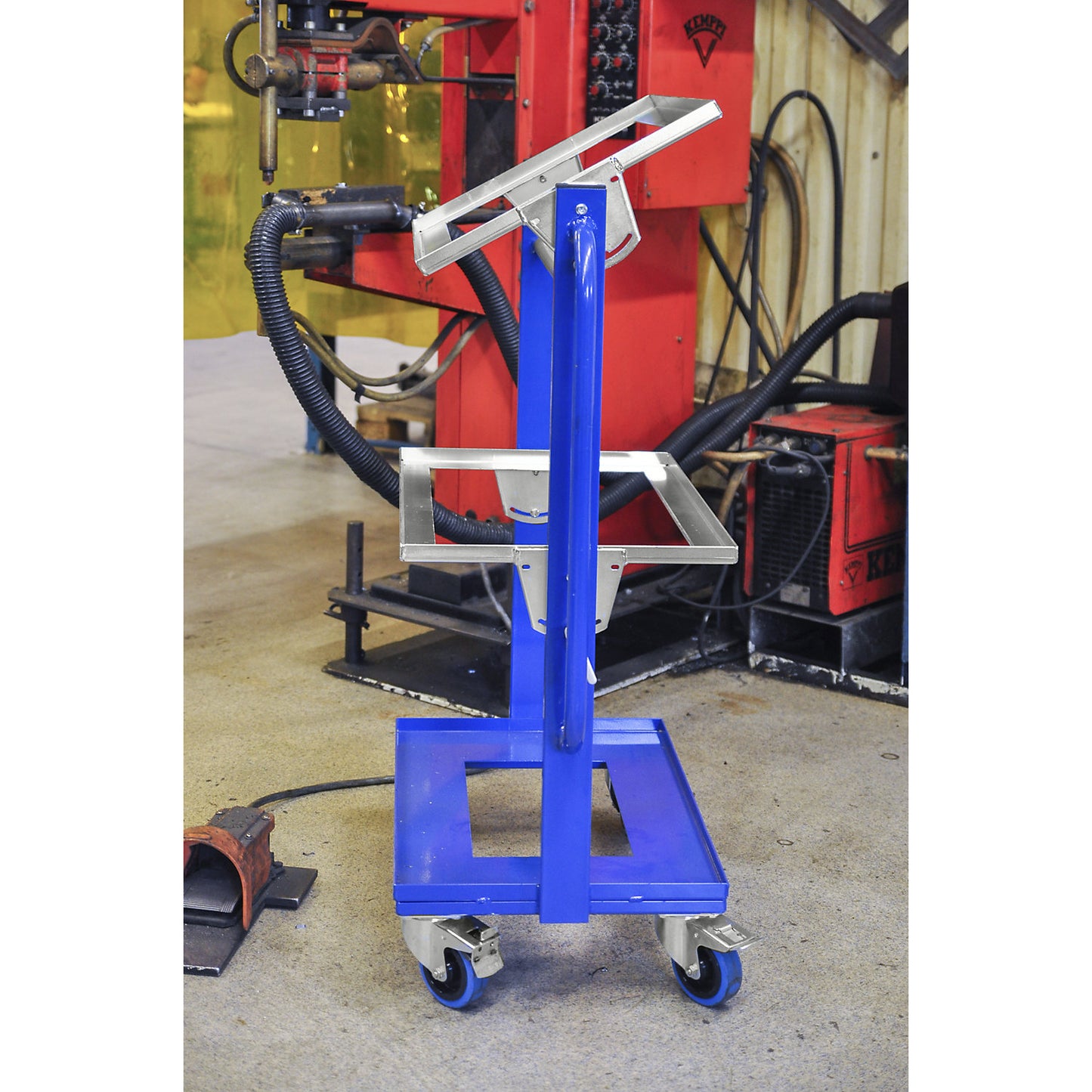 KM167 tray and bin trolley, LxWxH 800 x 415 x 1100 mm, max. load 150 kg.