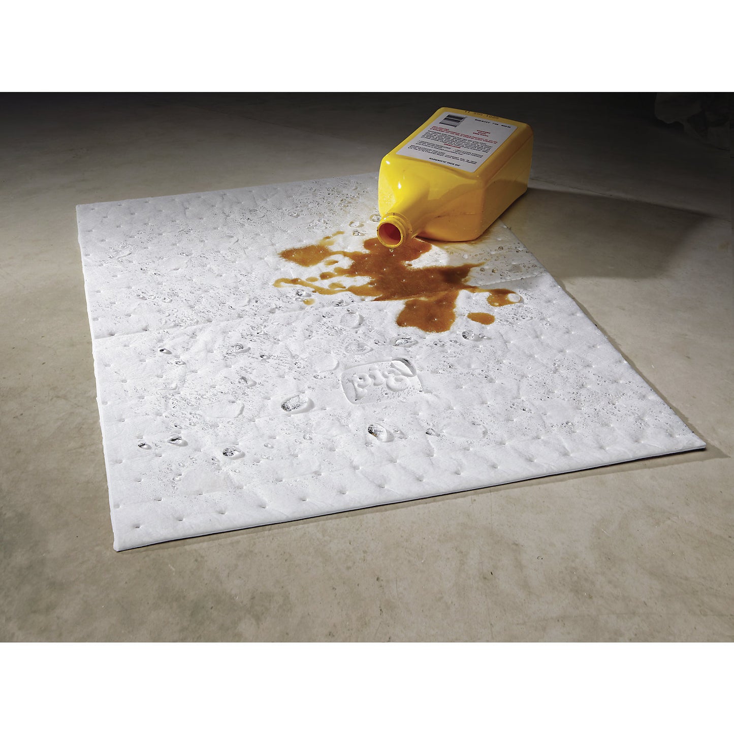 Oil-Only absorbent sheeting mat, heavyweight version, pack of 50, WxL 380 x 510 mm.