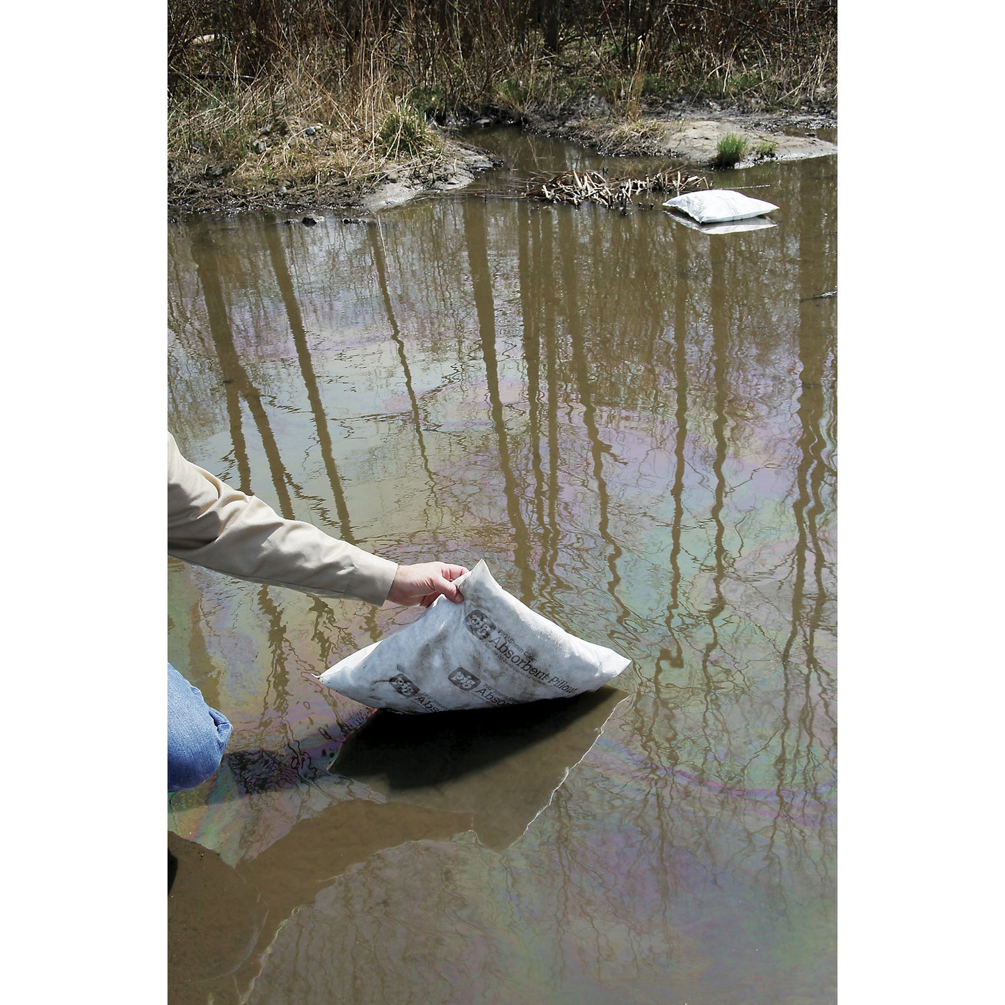 SHEEN Clean® Oil-Only absorbent sheeting cushion, pack of 10, 37.9 l/pack, LxWxH 430 x 410 x 44 mm.