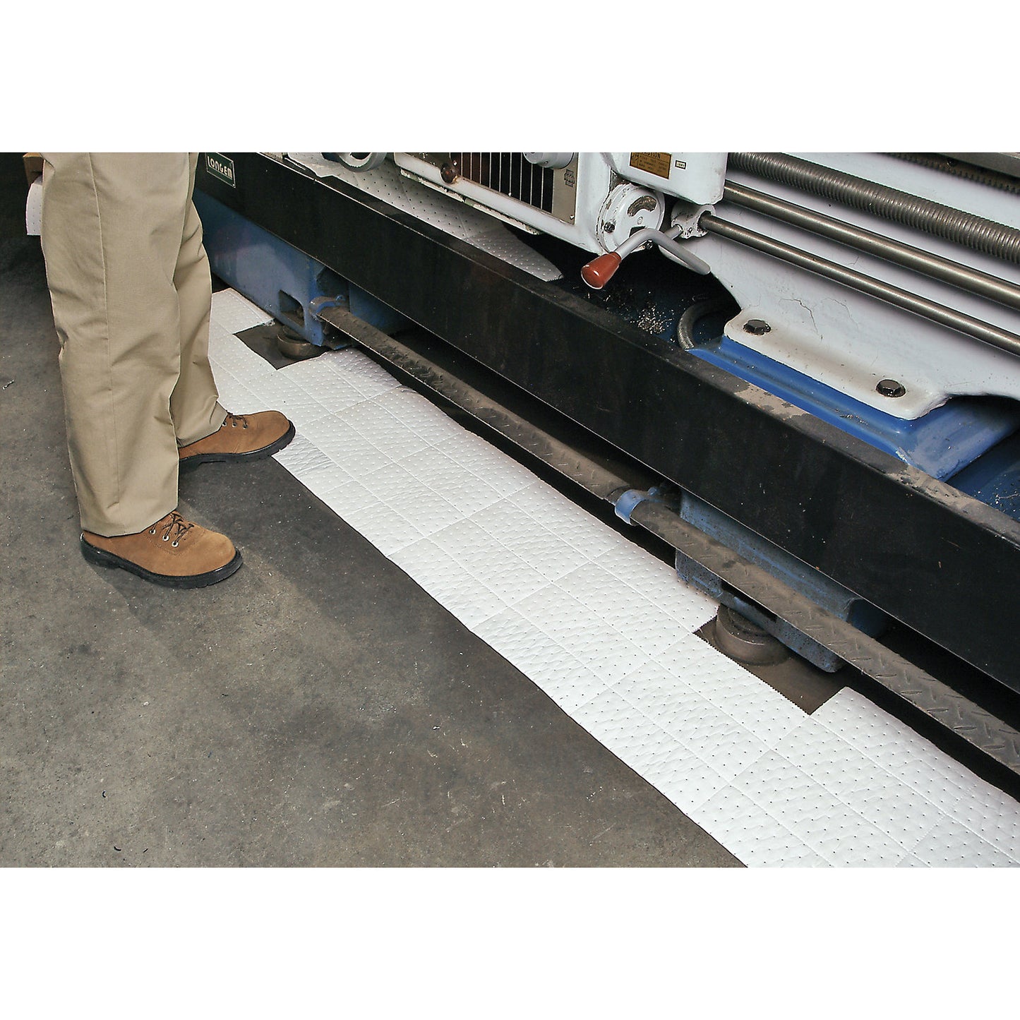 RIP-&-FIT® Oil-Only absorbent sheeting roll, lightweight version, in dispenser box, length 46 m, width 380 mm.