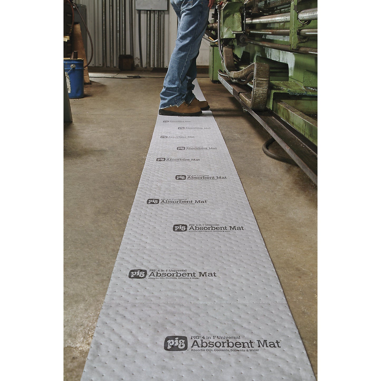4-in-1® universal absorbent sheeting roll, universal version, width 410 mm, length 46 m, perforated every 255 mm in width.