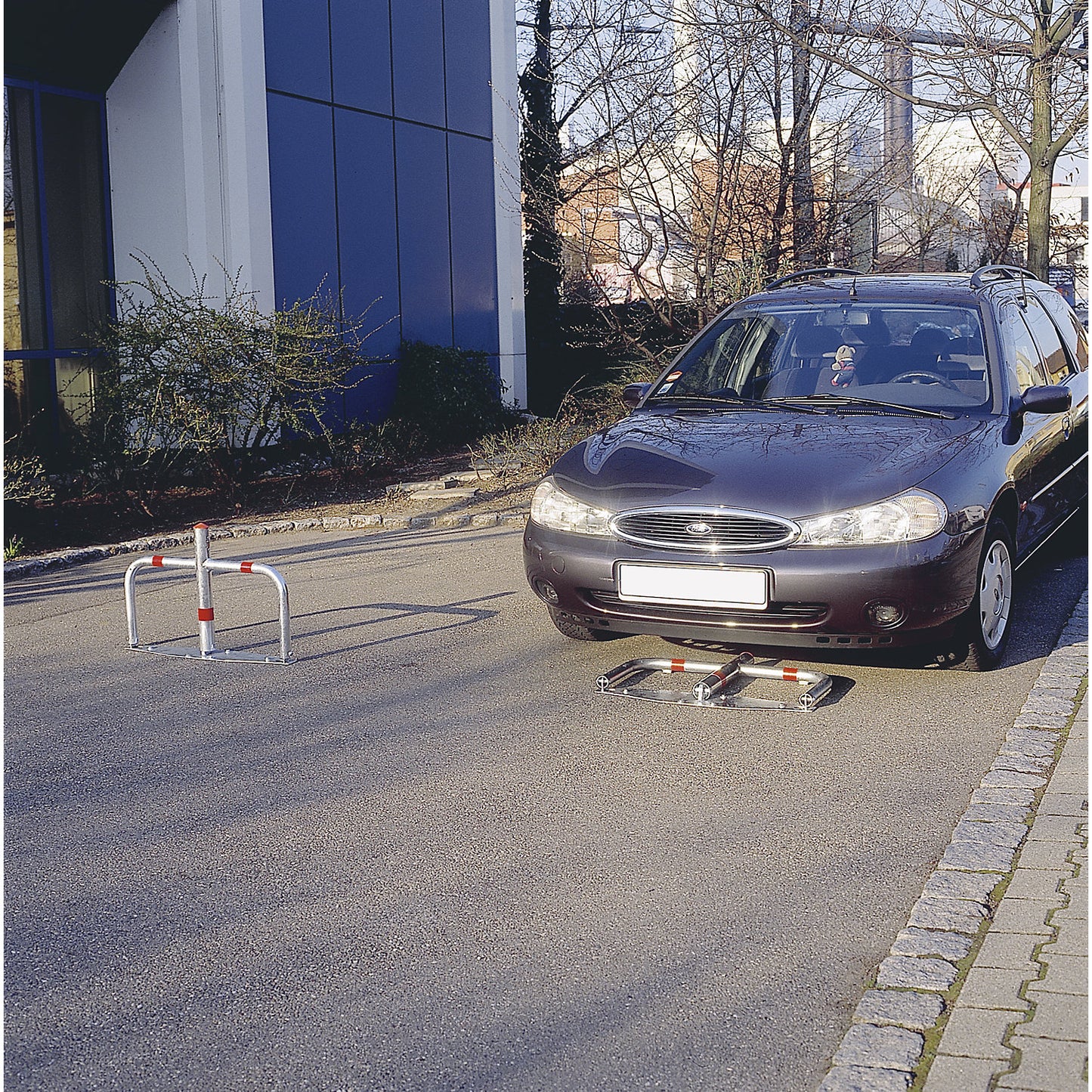 Parking rails made of steel, folding, cylinder lock, common key, 1+ items.