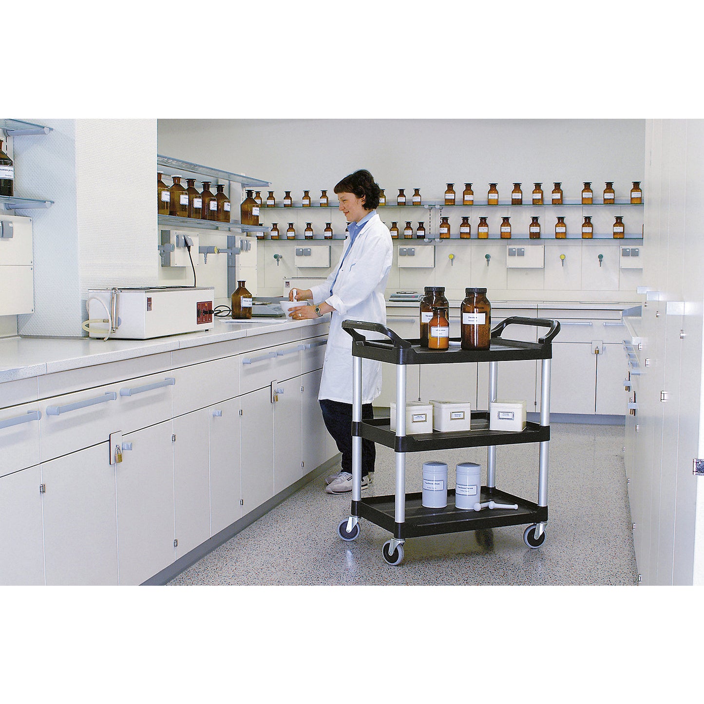 General purpose serving trolley, overall max. load 90 kg, LxWxH 860 x 470 x 960 mm, platform colour black.