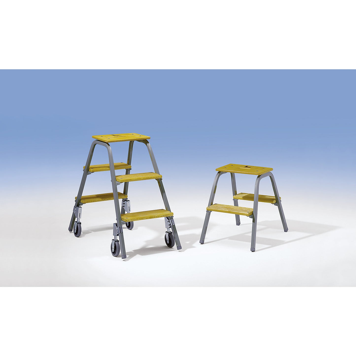 Tubular steel steps with wooden steps, without castors, 2 steps incl. platform.