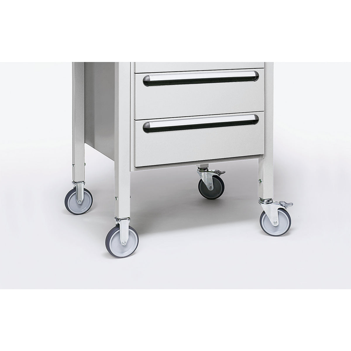 Wheel set, overall height 150 mm, can be fitted at a later stage.