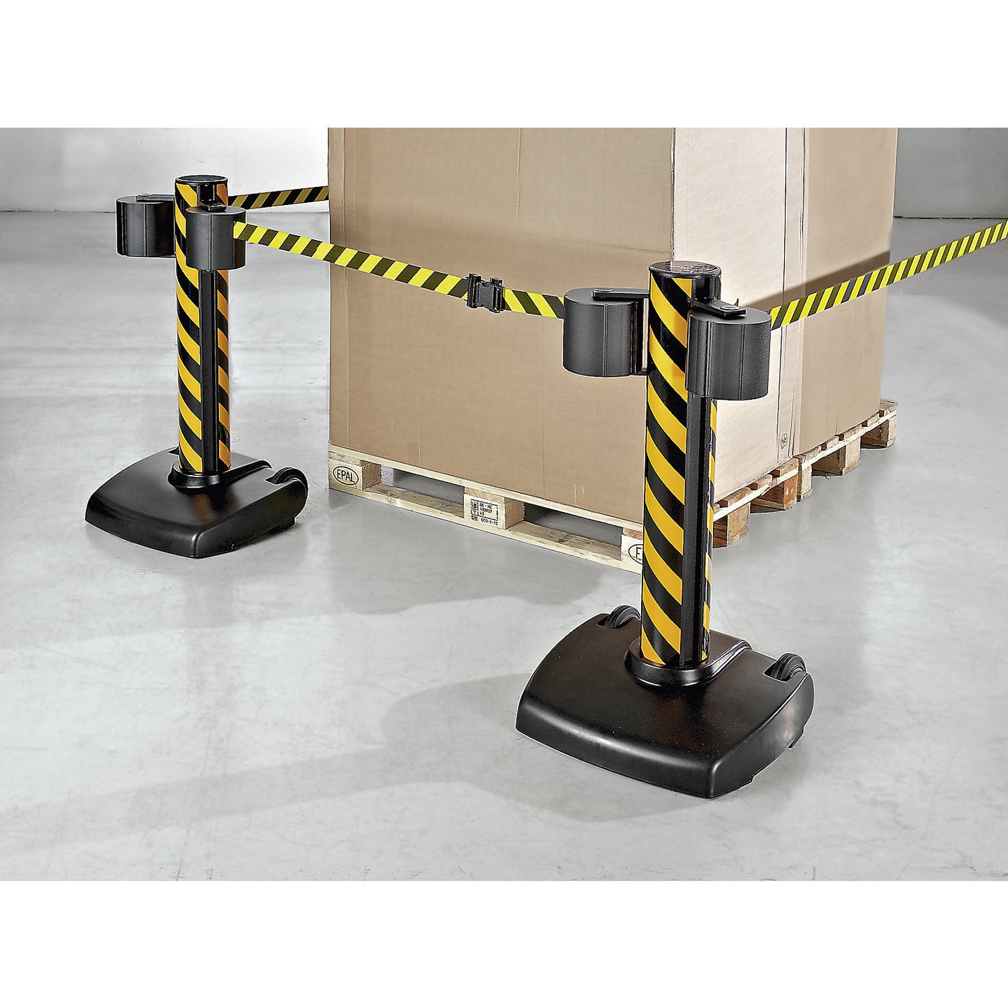Belt barrier, mobile, with 2 x 22 m belts, yellow / black belt.