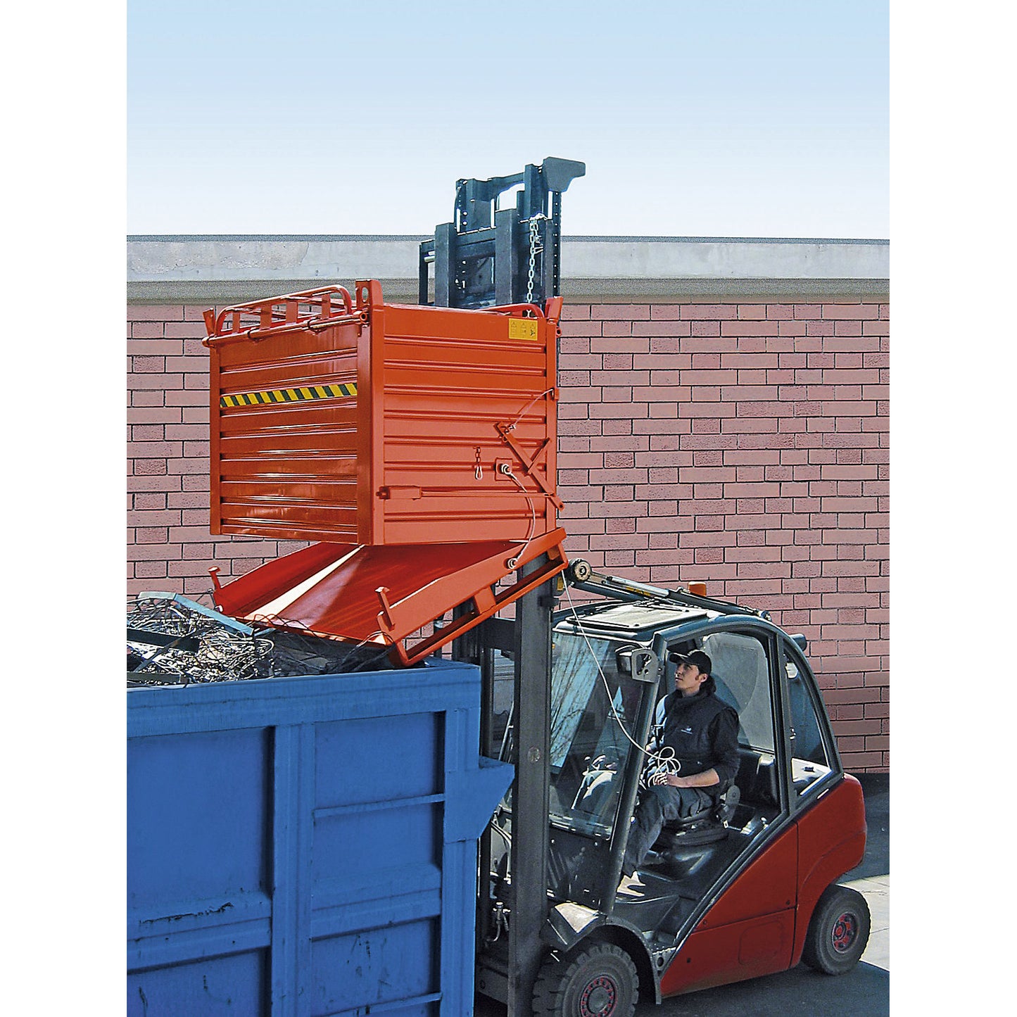 Hinged bottom skip, steel walls, 1 base flap, capacity 1.5 m³.