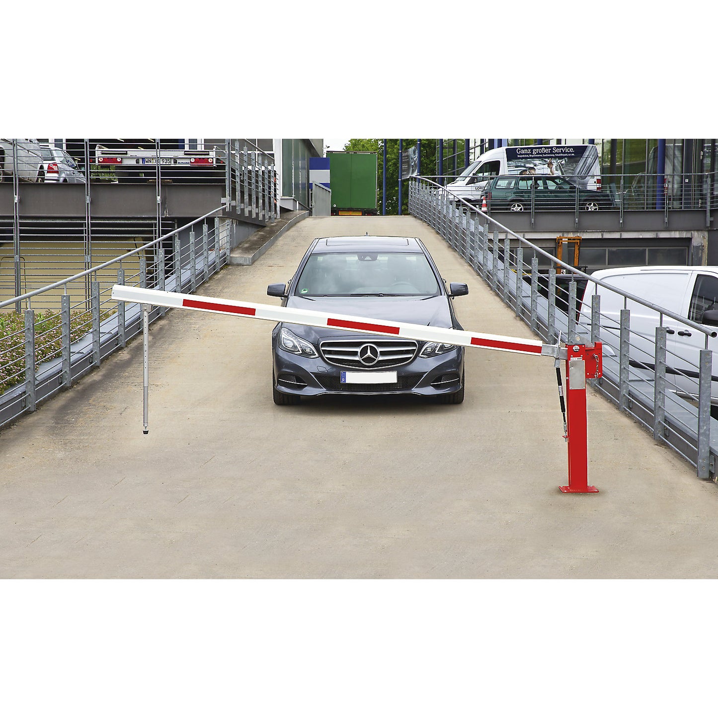 Manual barrier, spring loaded pendulum support, barrier beam length 3 m.