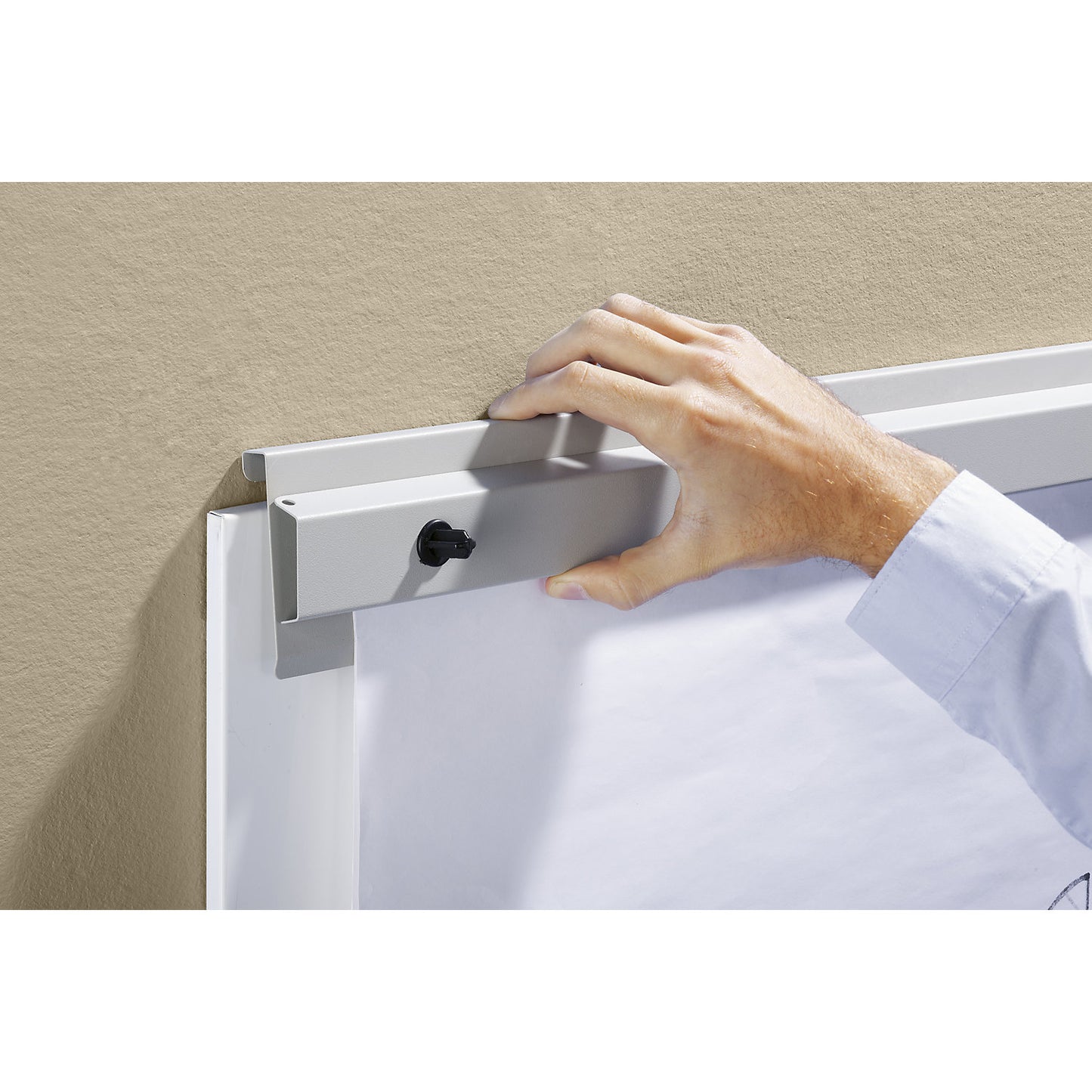 Flip-chart clamp, detachable, for whiteboard module.