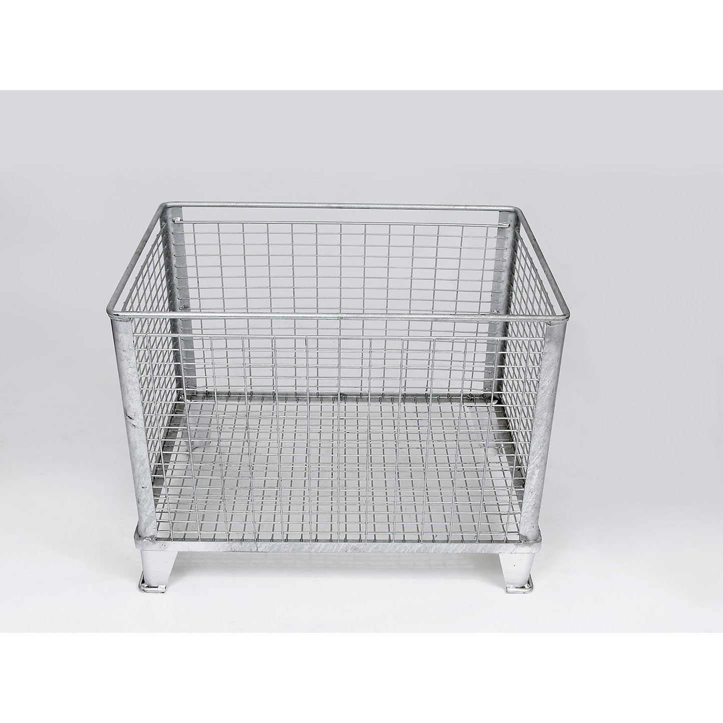Stacking basket for heavy items, large mesh size, external dims. LxWxH 815 x 565 x 525 mm.