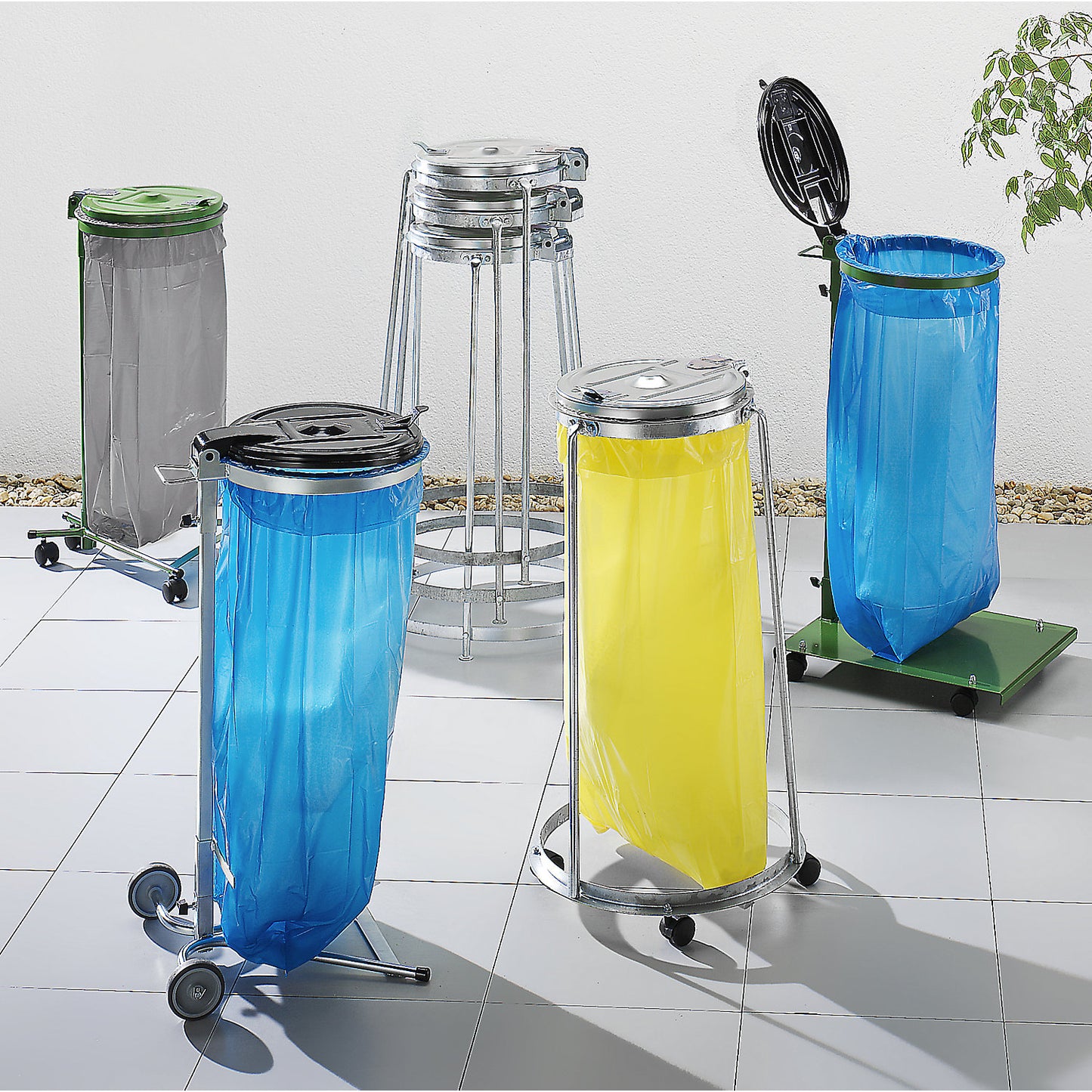 Waste sack stand, for capacity 120 l, 2-wheeled base, zinc plated, plastic lid.