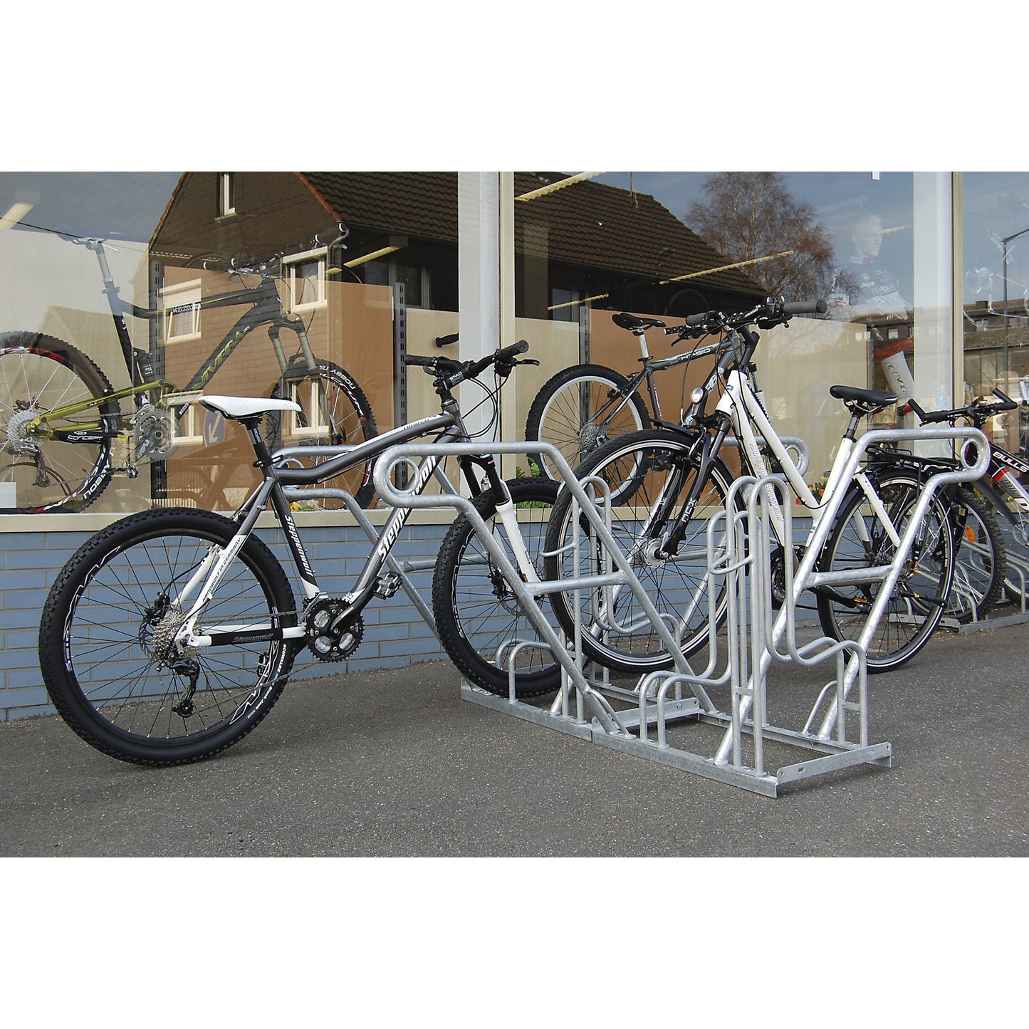 Lean-to bicycle rack, 4600 XBF, two sided model, 2 x 2 parking spaces.