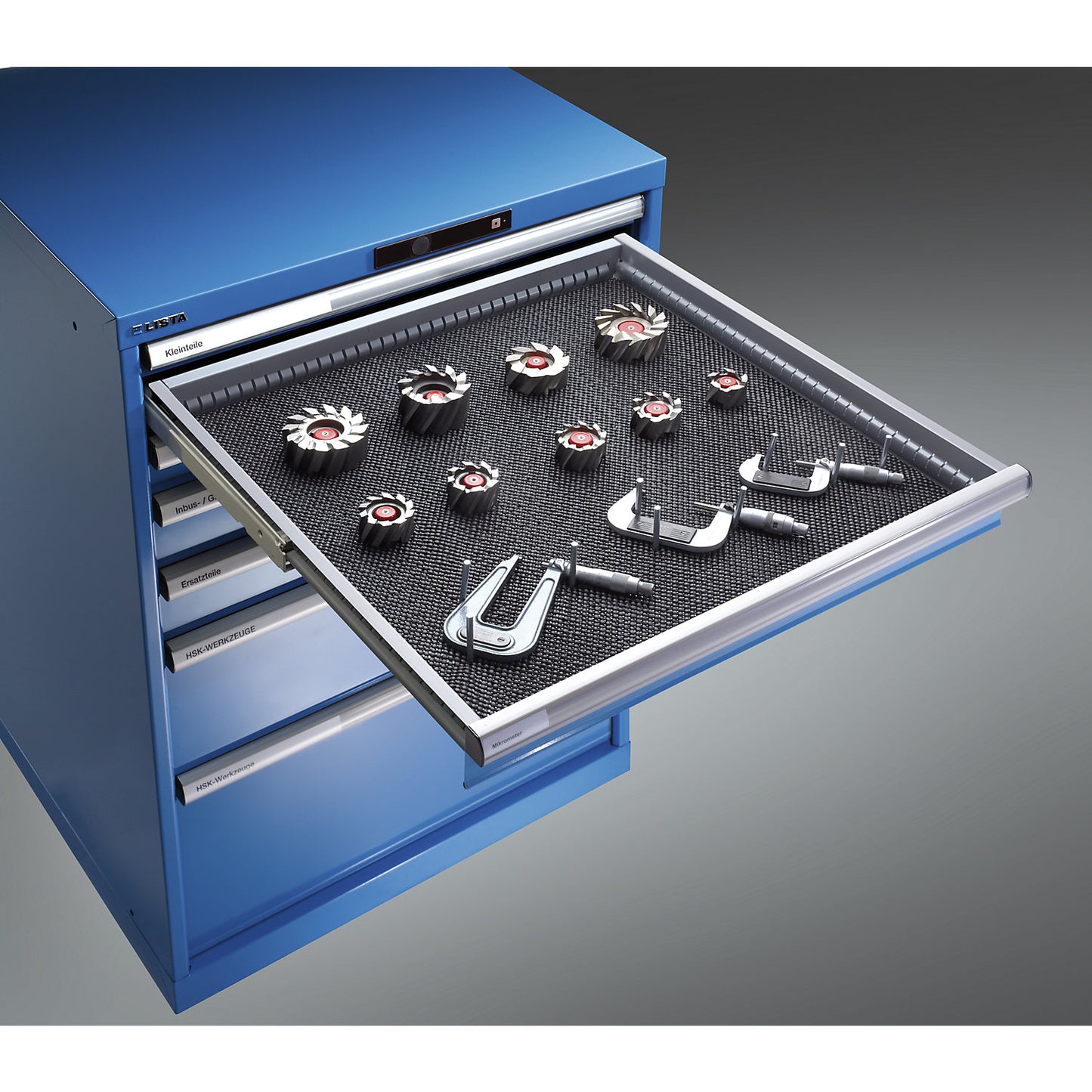 Non-slip matting, height 3 mm, depth 600 mm, width 900 mm.