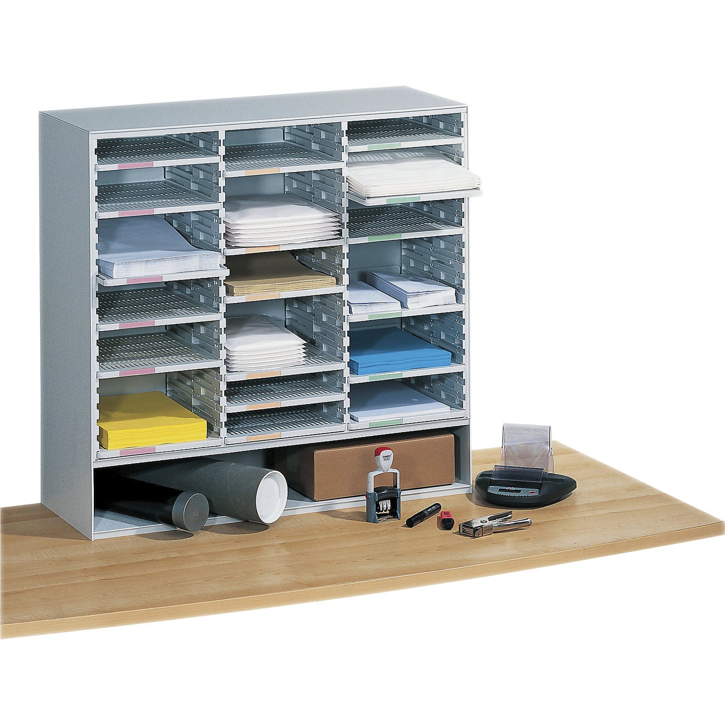 Mail sorting station, with large compartment, 18 compartments.