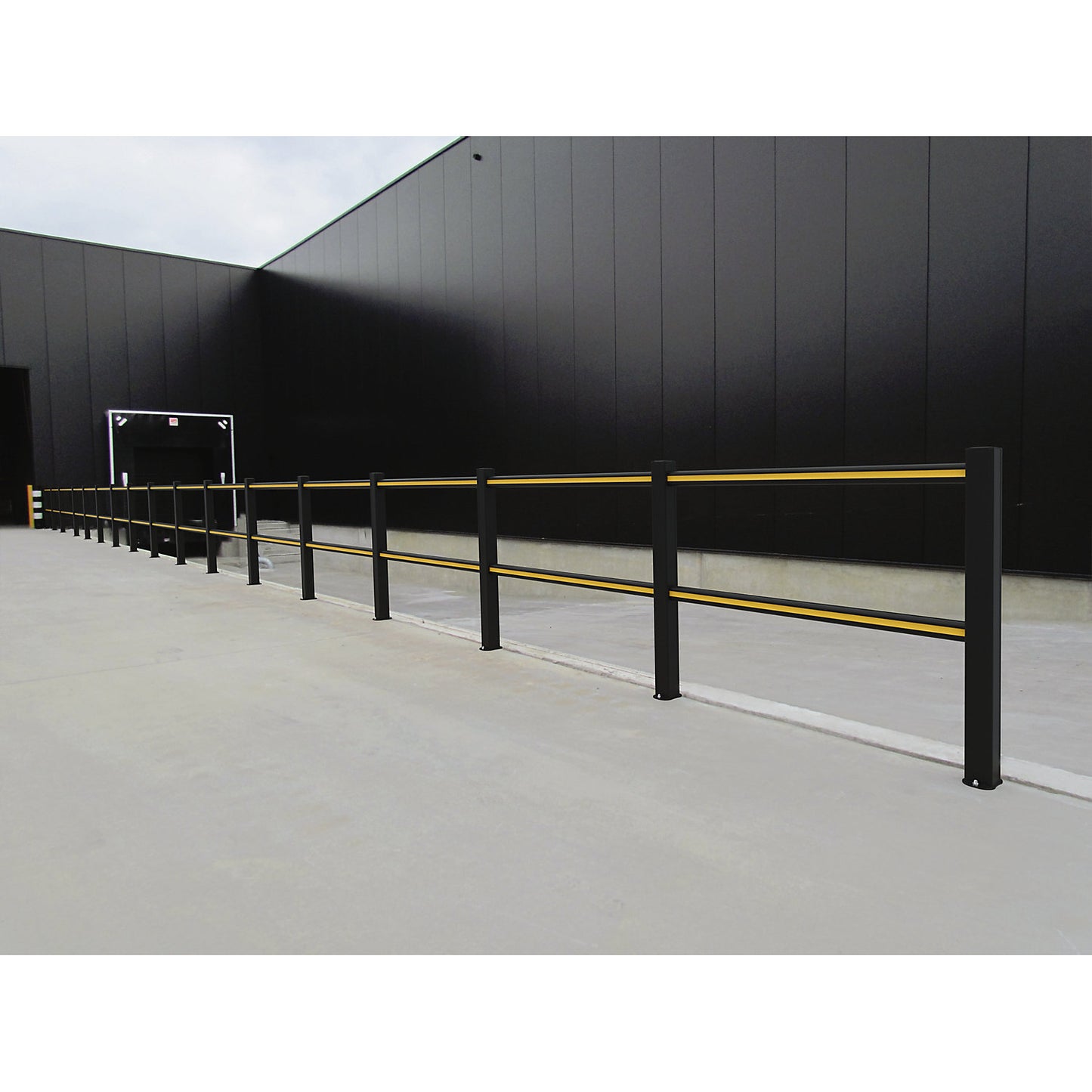 Flex Impact® HD Light safety railing, black posts - black/yellow stripes, width 3750 mm.