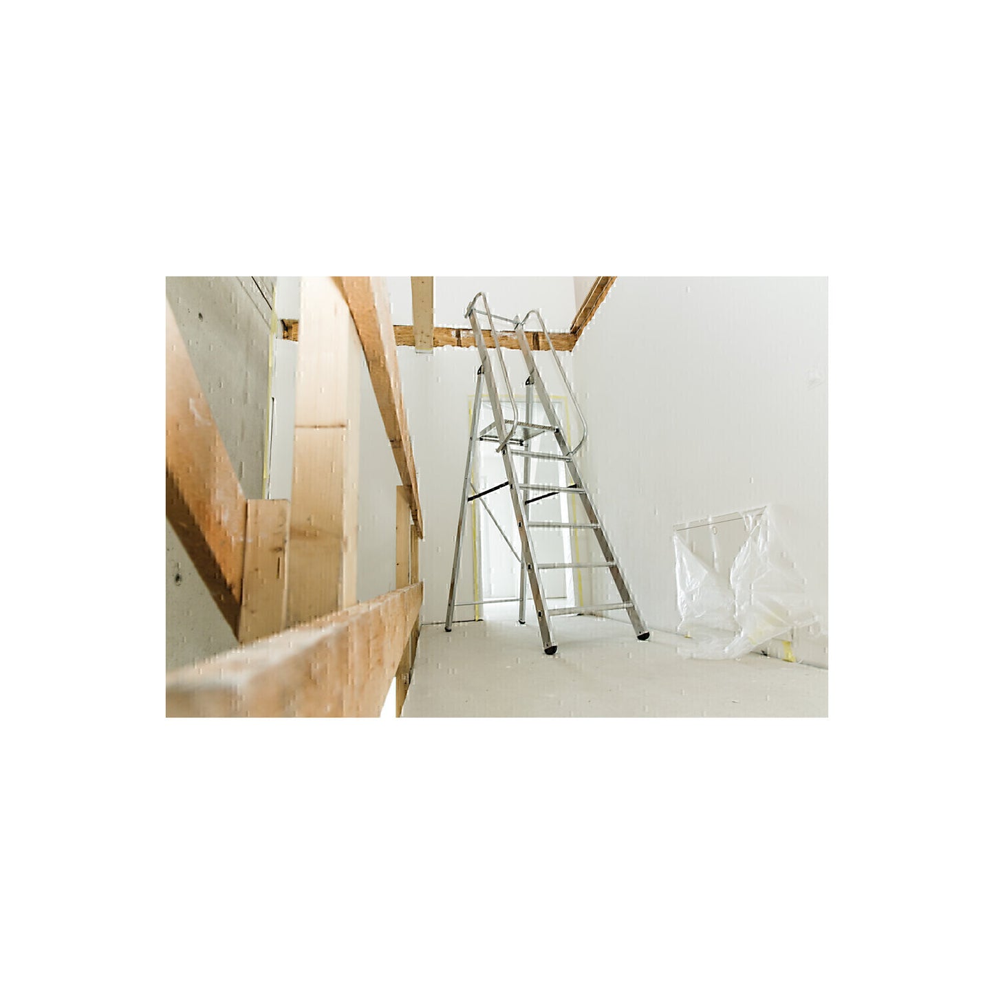 Aluminium step ladder, single sided access, 6 steps.