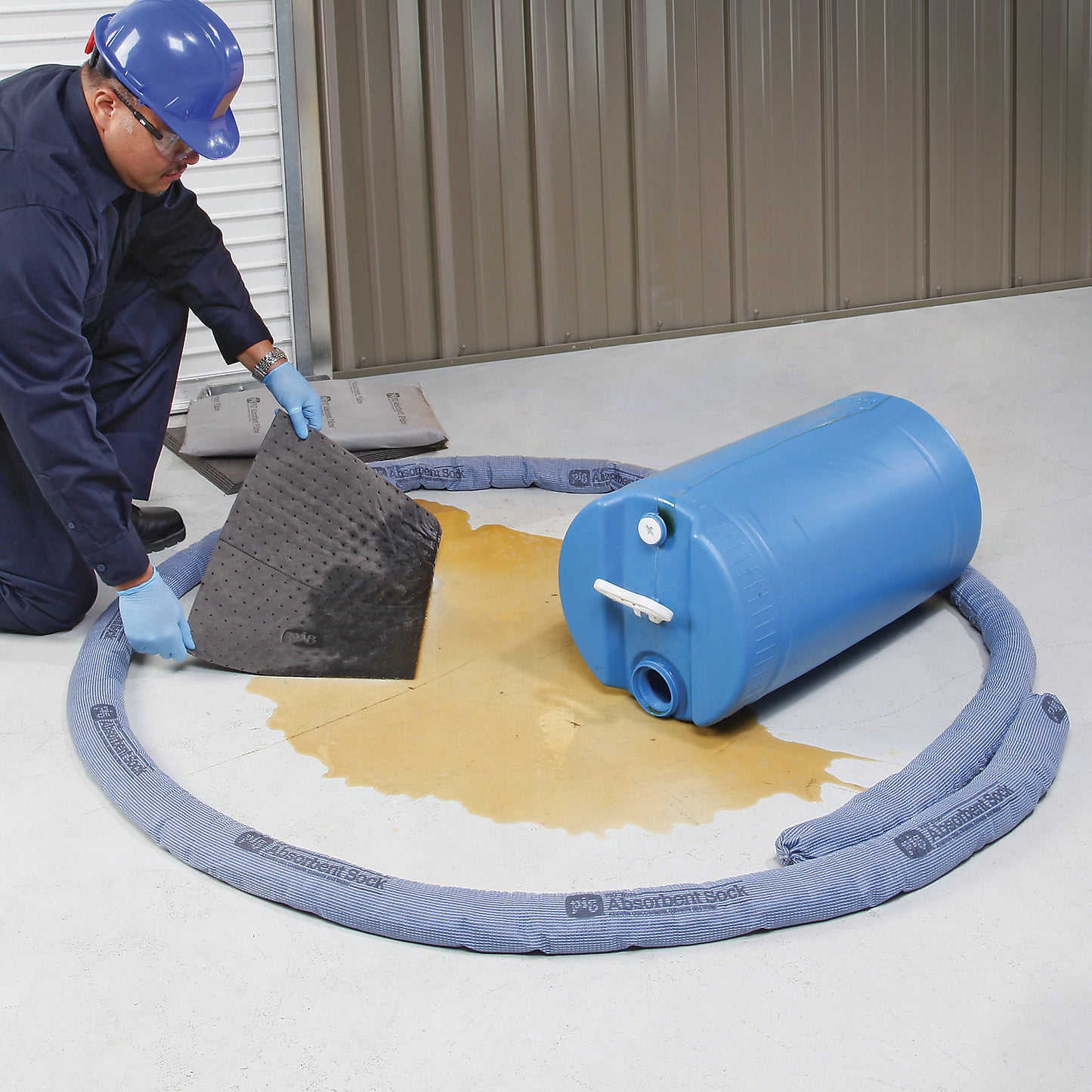 BLUE universal absorbent sheeting sock, length 6000 mm, pack of 4, Ø 80 mm, absorbs 56 l/pack.