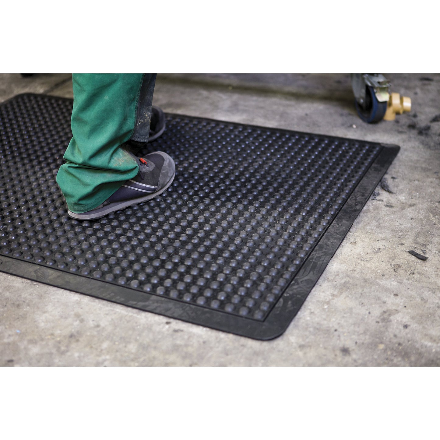 Anti-fatigue matting YOGA DOME OIL, black studs, chemical resistant, NBR model, LxW 1200 x 900 mm.