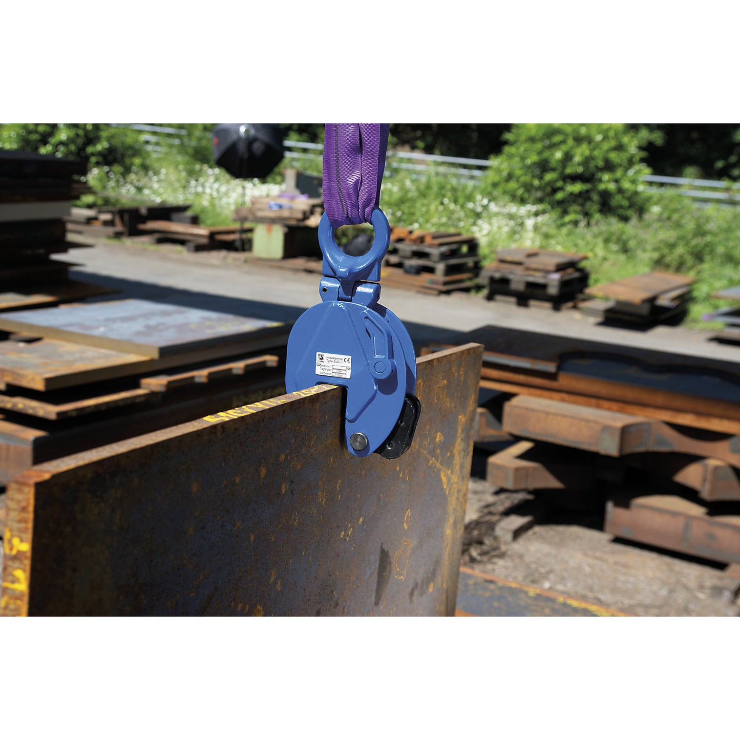 SLC lifting clamp, gripping range 0 - 20 mm, max. load 1000 kg.