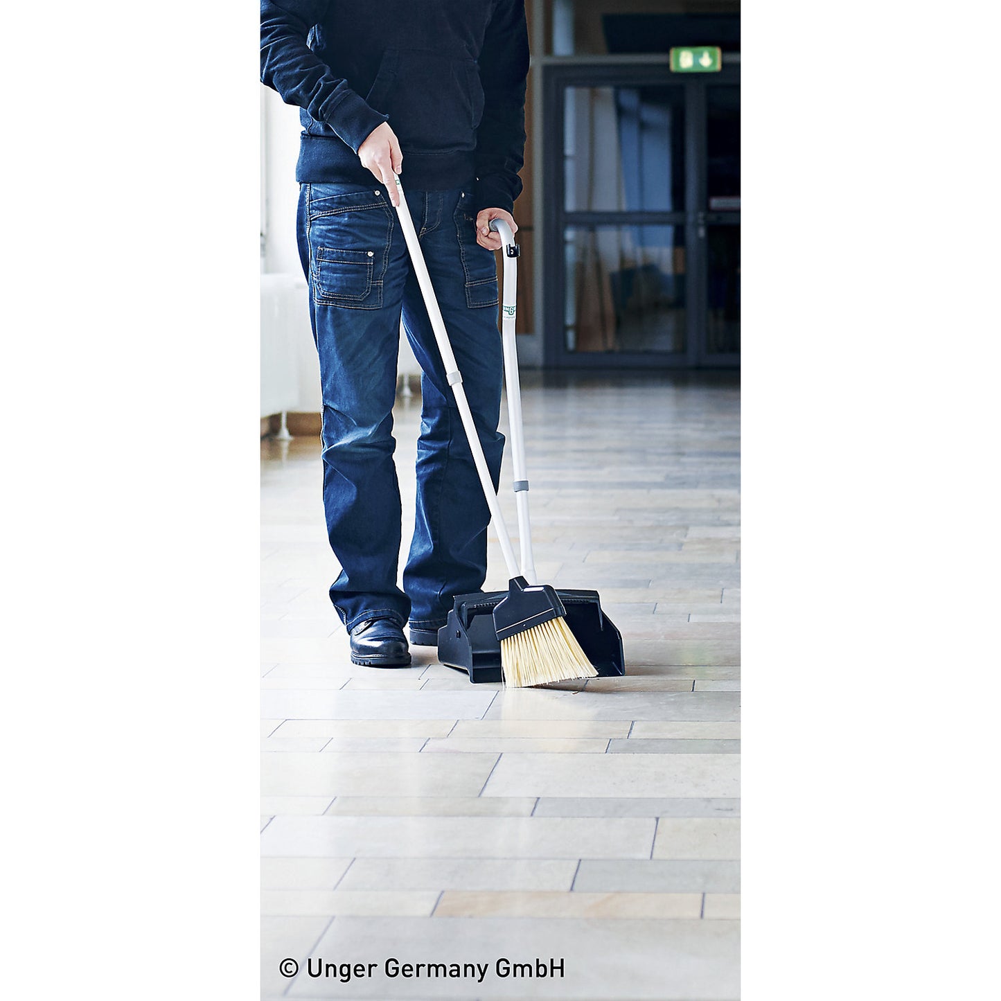 Sweeping set, shovel with broom, with telescopic handle, 920 - 1170 mm, silver / black.