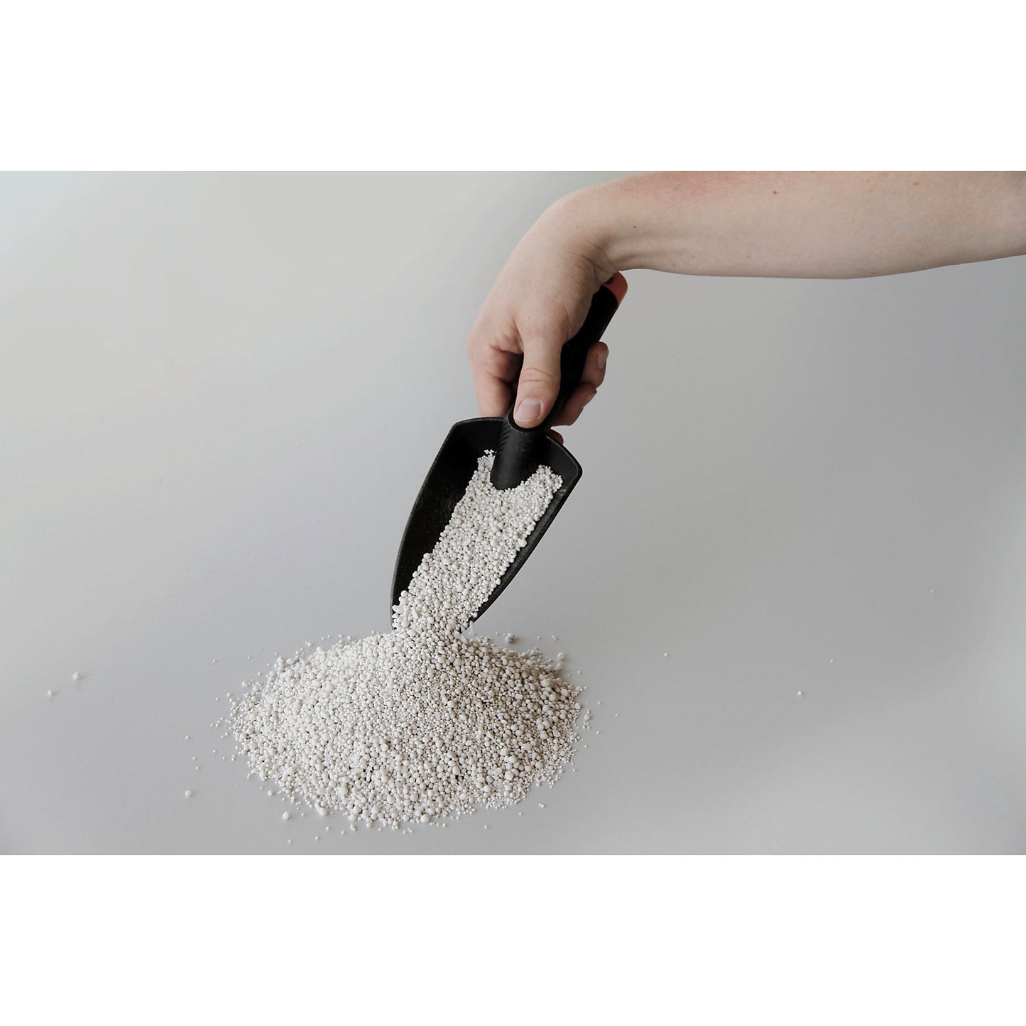 Fire protection/extinguishing agent expanded glass granulate, for lithium batteries/rechargeable lithium batteries, 55 l sack, 12.5 kg.