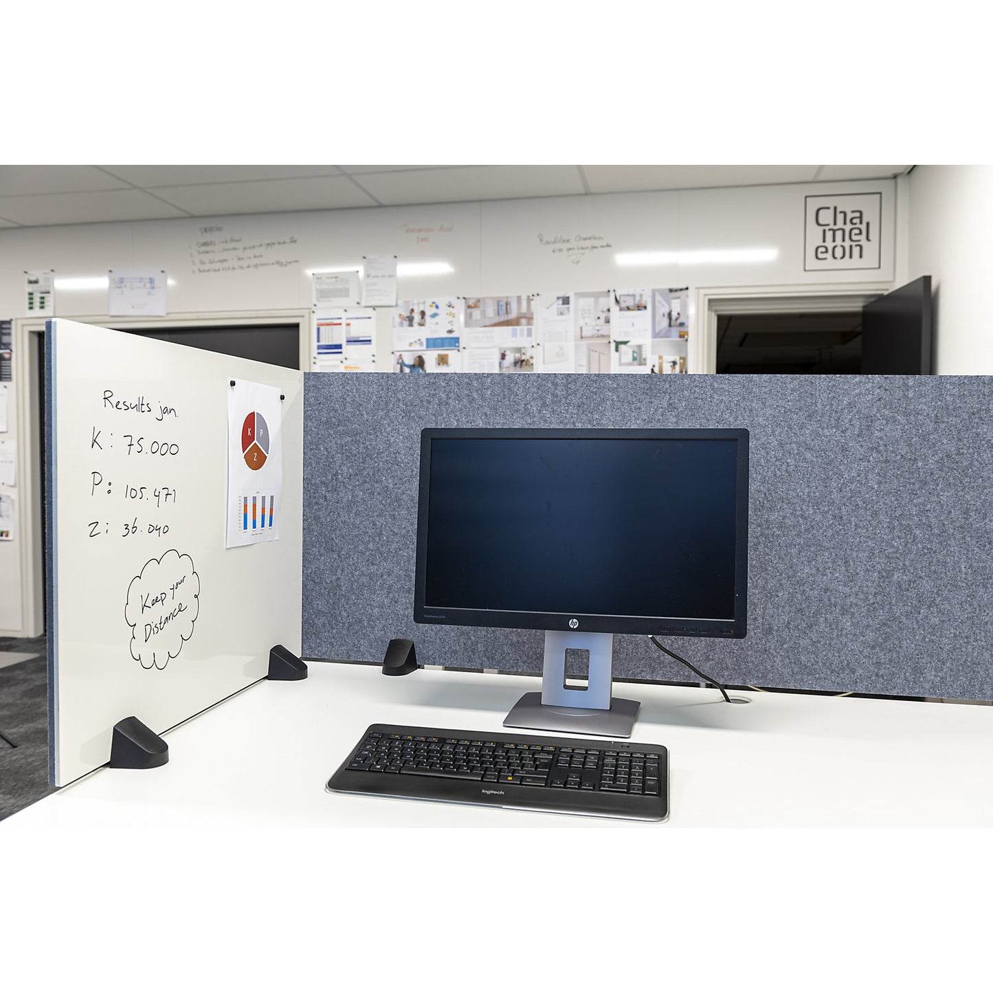 Desk partition for an individual workplace, enamel and PET felt surface, white / grey, width 1600 mm.