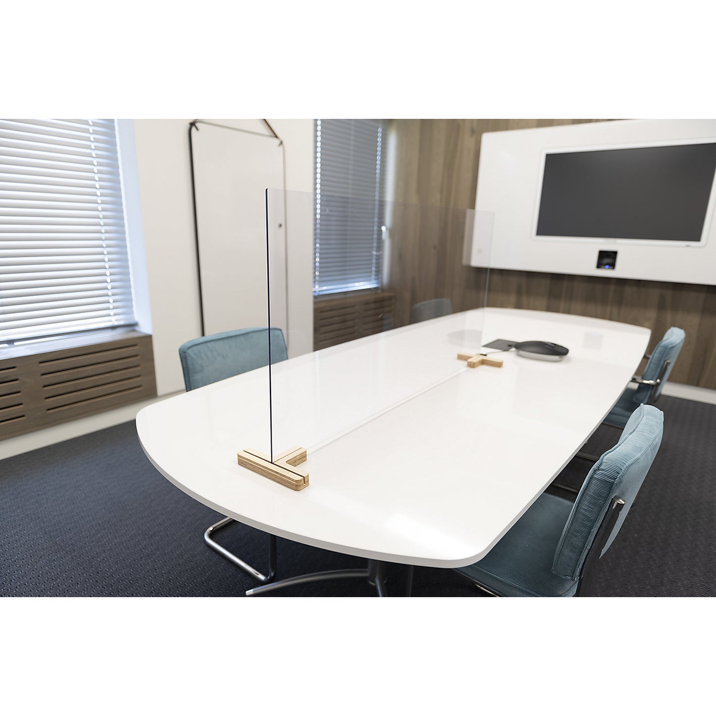 Partition for desks/tables, incl. 2 T-shaped foot connectors, HxW 590 x 1200 mm.