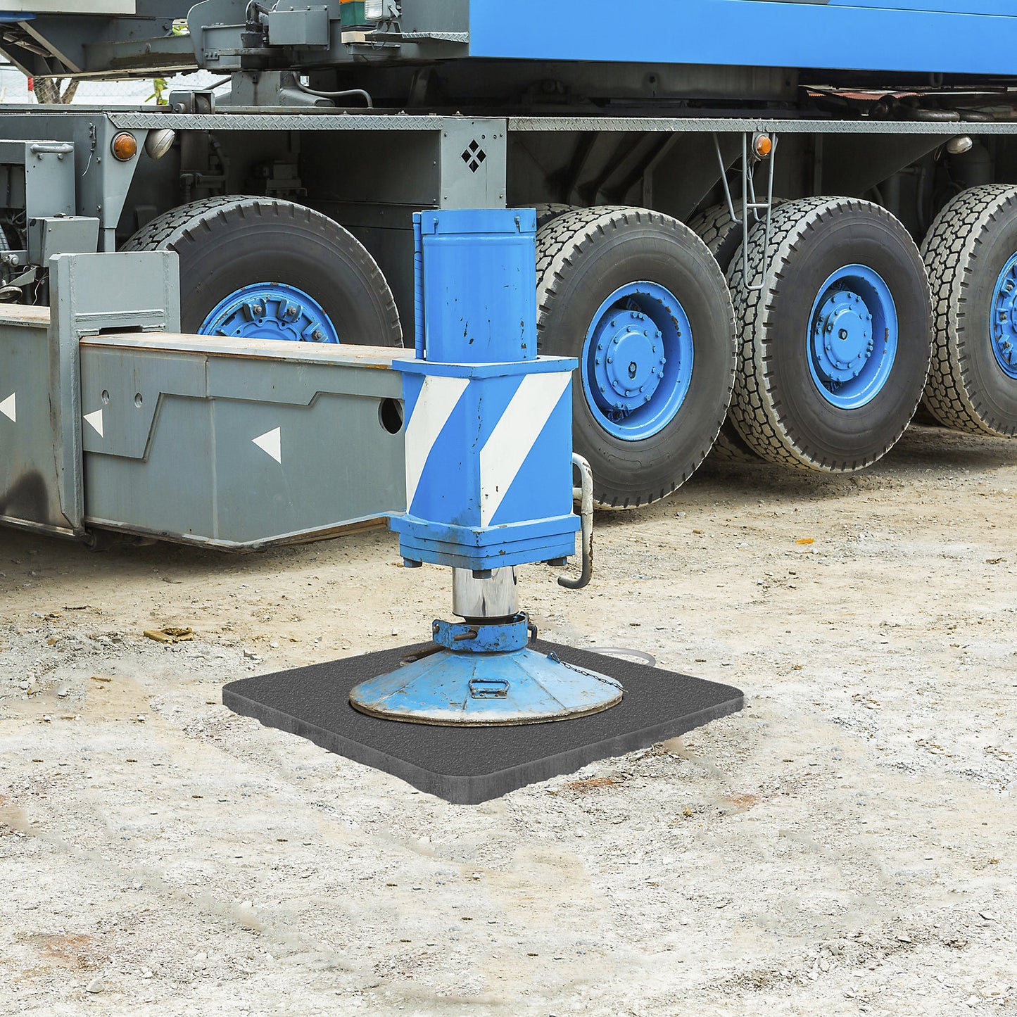 TuffTrak® crane jib mats, made from 100% recycled polyethylene, LxWxH 400 x 400 x 40 mm.