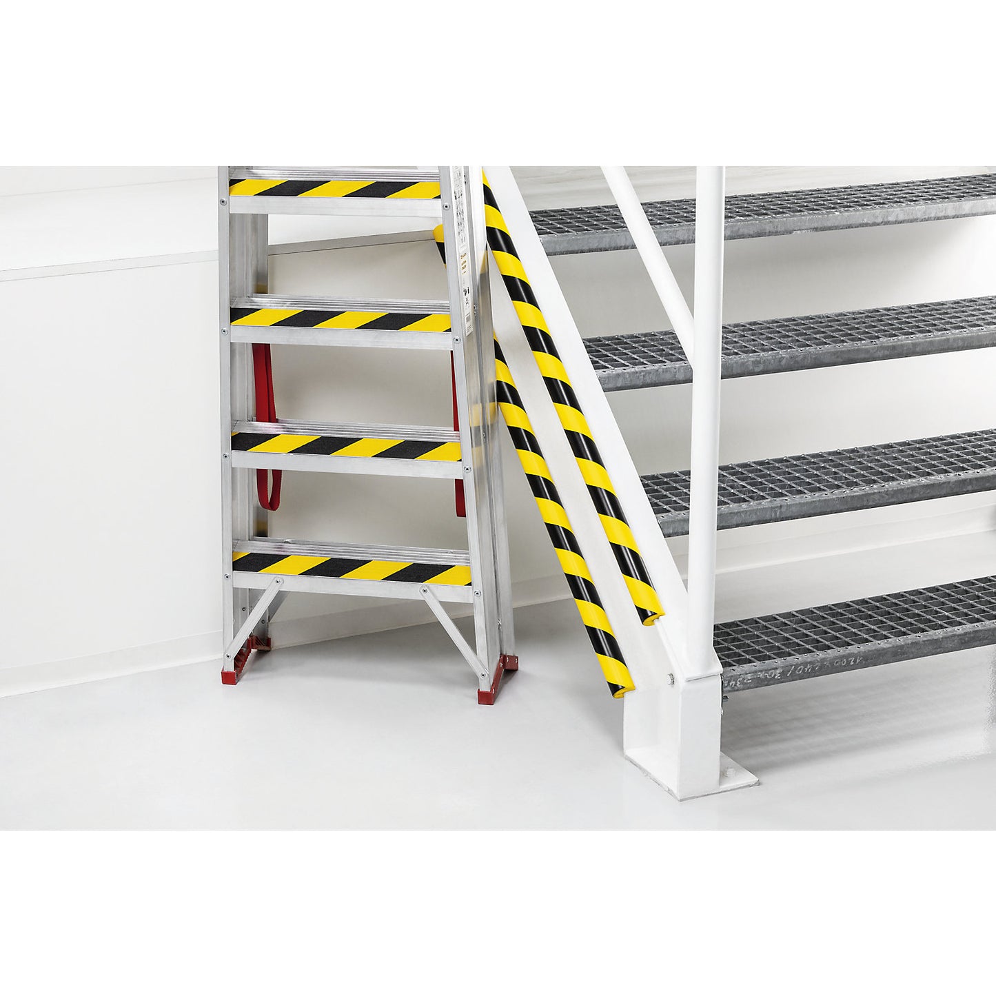 Edge protection profile, type E8R, 1 m profile, round, WxH 40 x 40 mm, yellow/black.