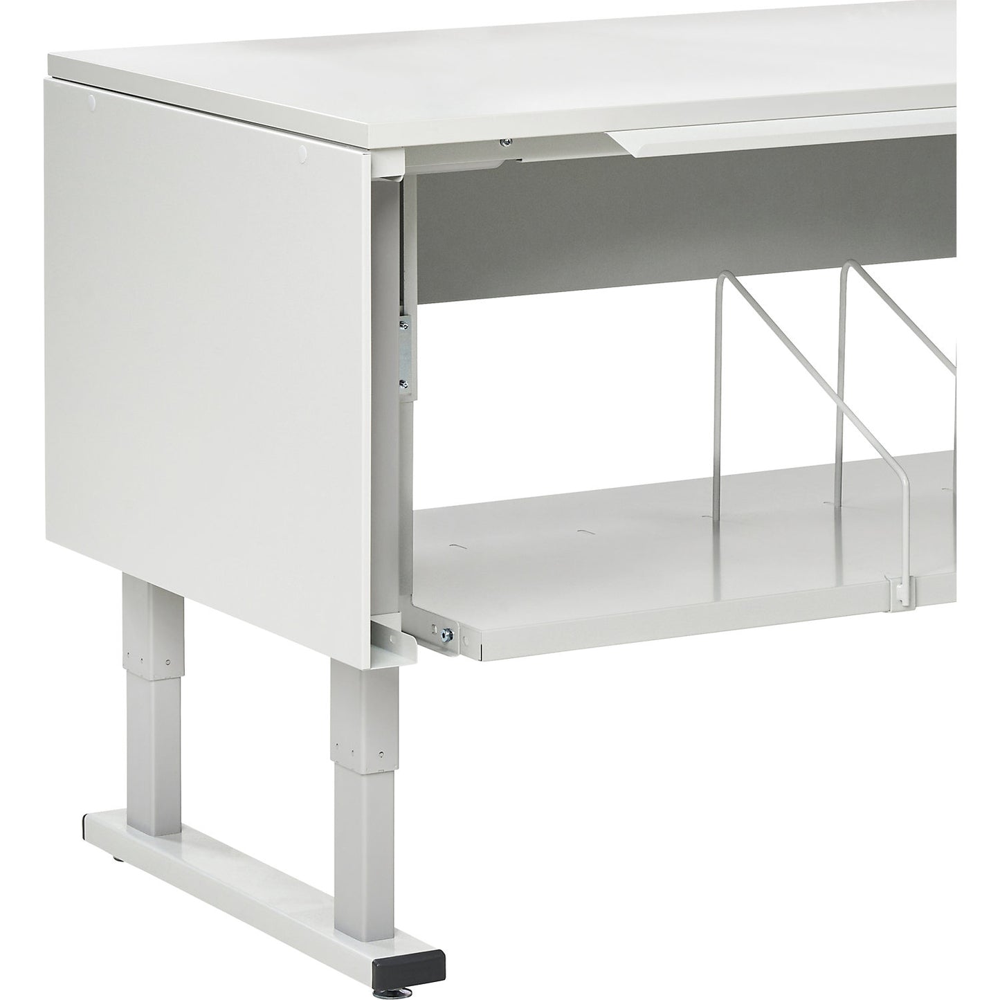 Shelf, max. load 60 kg, width 467 mm.