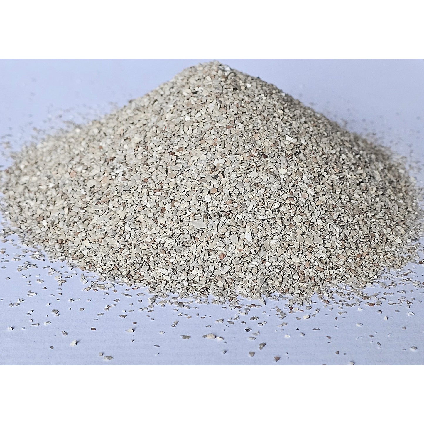 Universal absorbent granulate type III R fine grain, for porous surfaces/asphalt, in 20 kg sack, pack of 24.
