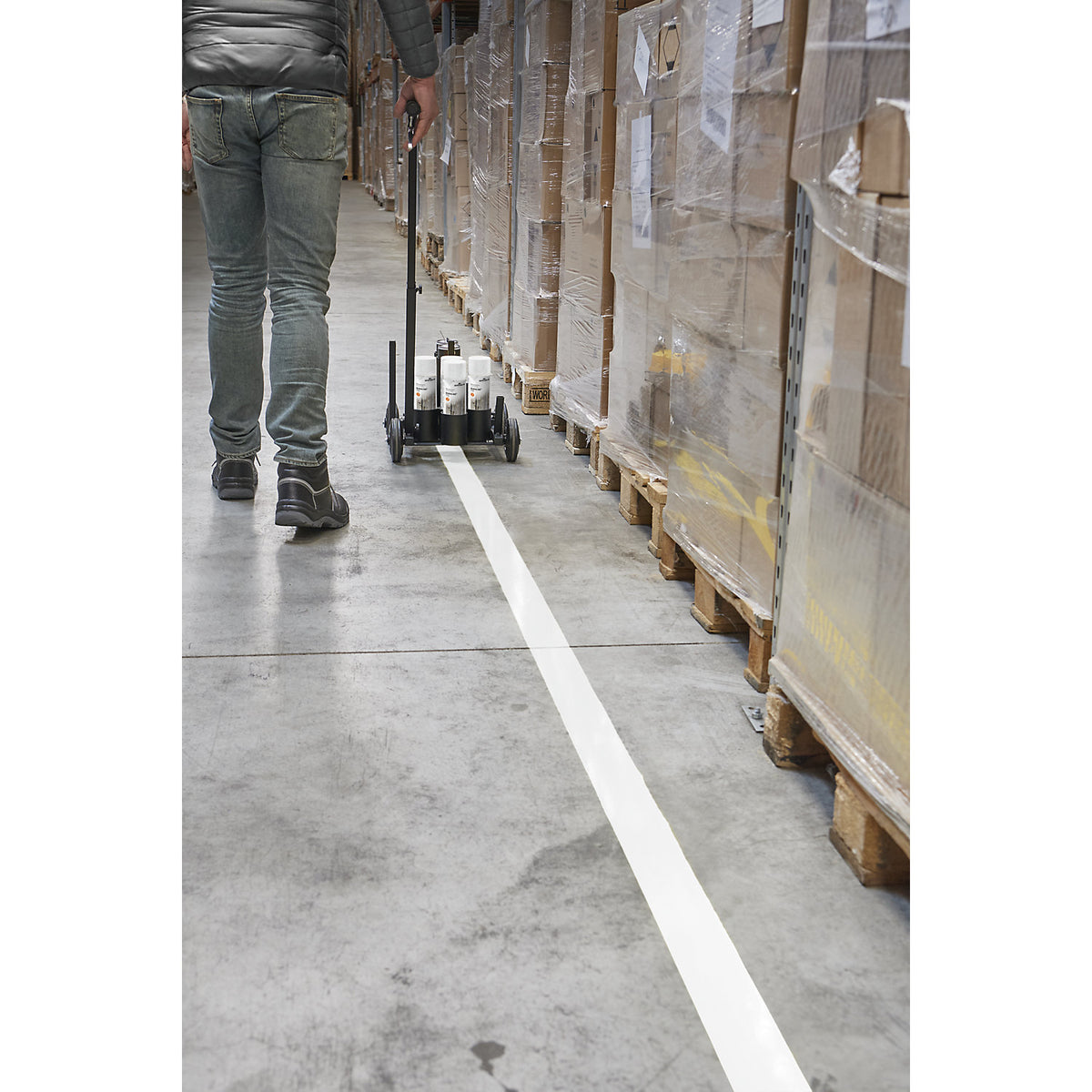 DURALINE® floor marking spray, contents 750 ml, white.