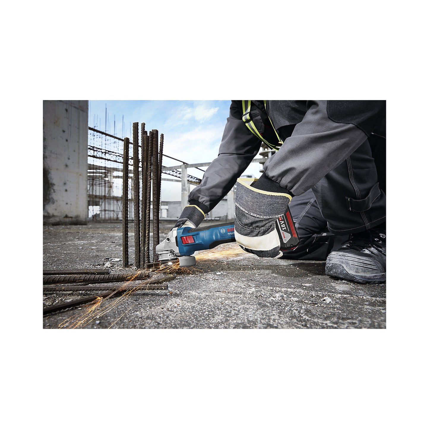 Cordless angle grinder GWS 18V-11, brushless motor, in L-BOXX.