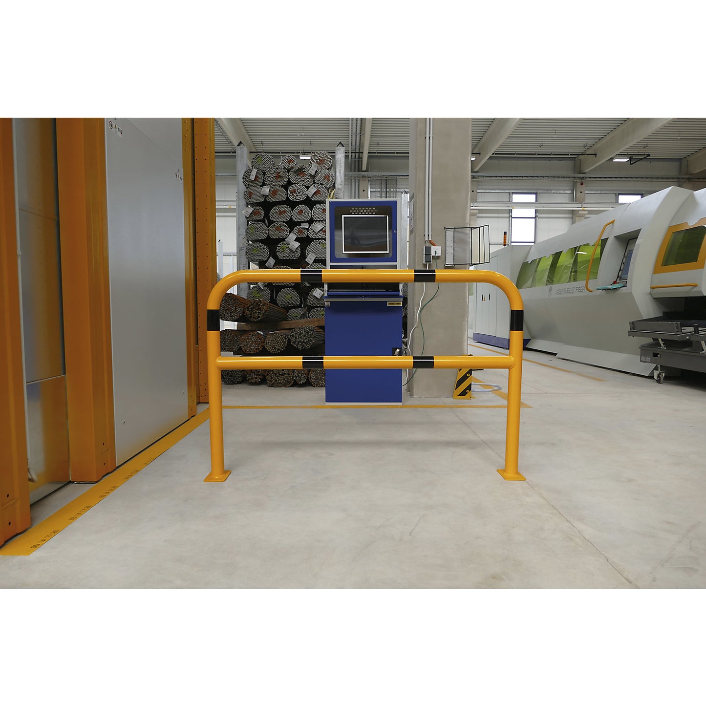 Safety barrier, steel, Ø 48 mm, to bolt in place for outdoor use, length 1500 mm.
