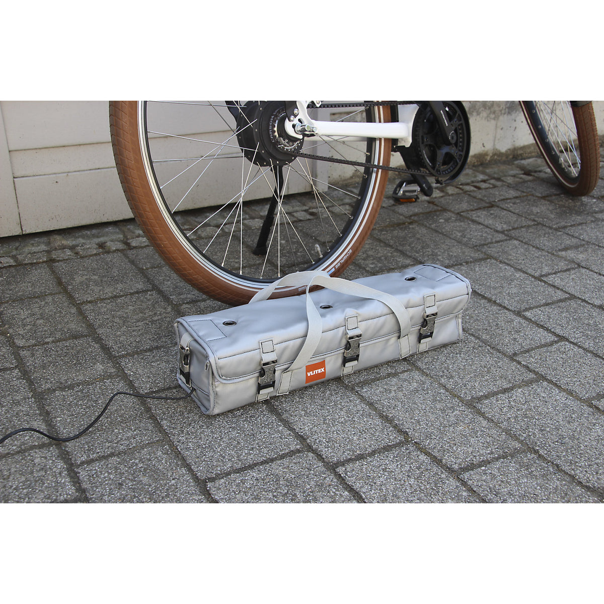 E-bike battery bag, size XL, capacity 8.42 l, LxWxH 540 x 130 x 120 mm.