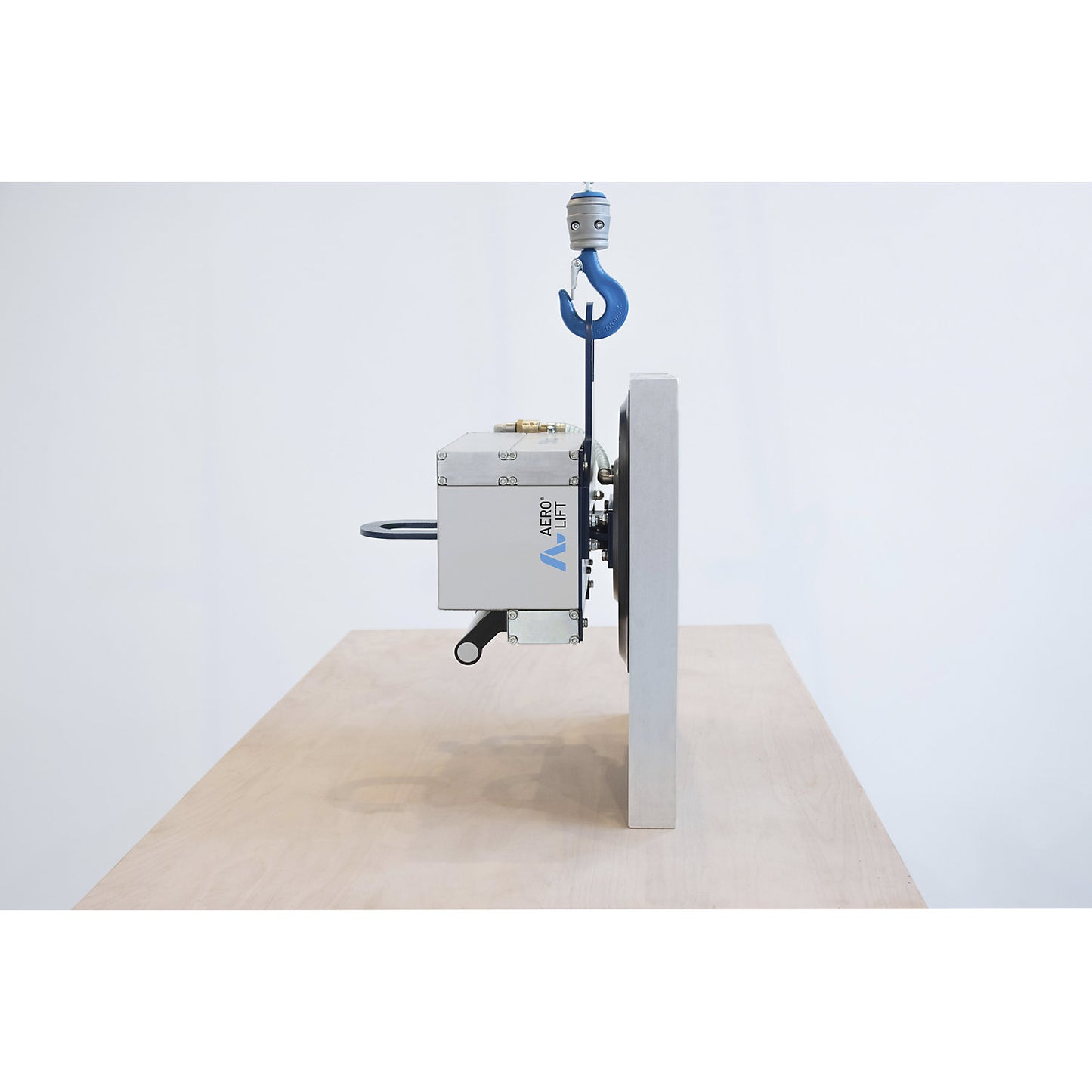 AERO-CUBE vacuum lifter, battery powered, max. load 250 kg.