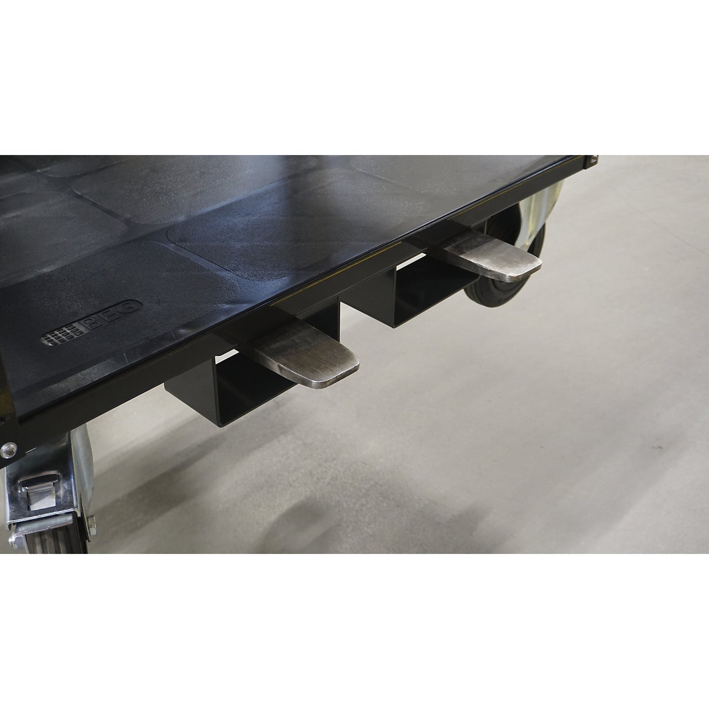 Forklift shoe, for transport trolley with beams, for frame width 800 mm, light blue.