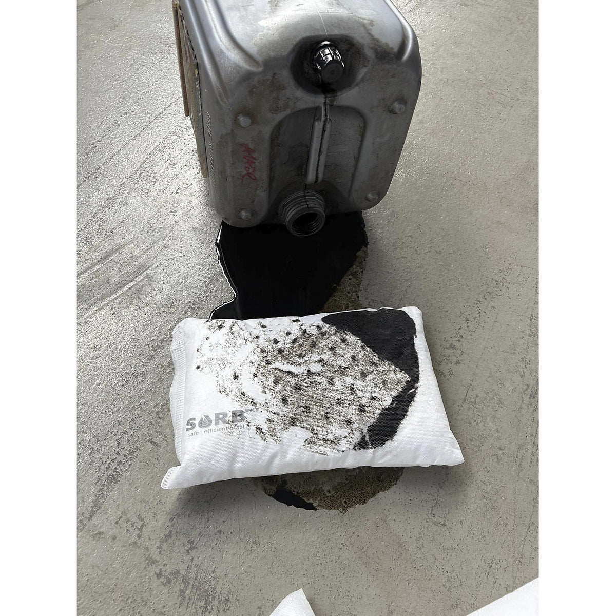 Oil absorbent cushion SORB®XT, indoor and outdoor use, LxW 300 x 200 mm, pack of 10.