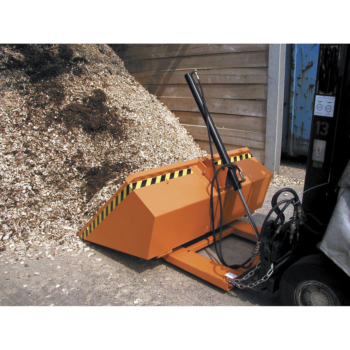 Stacker bucket DGS, hydraulic, capacity 0.7 m³, yellow orange RAL 2000.